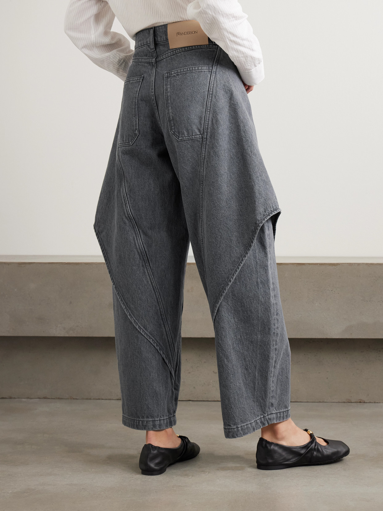 Jw Anderson Mens Light Grey Cropped Sculptural Denim Jeans In Gray