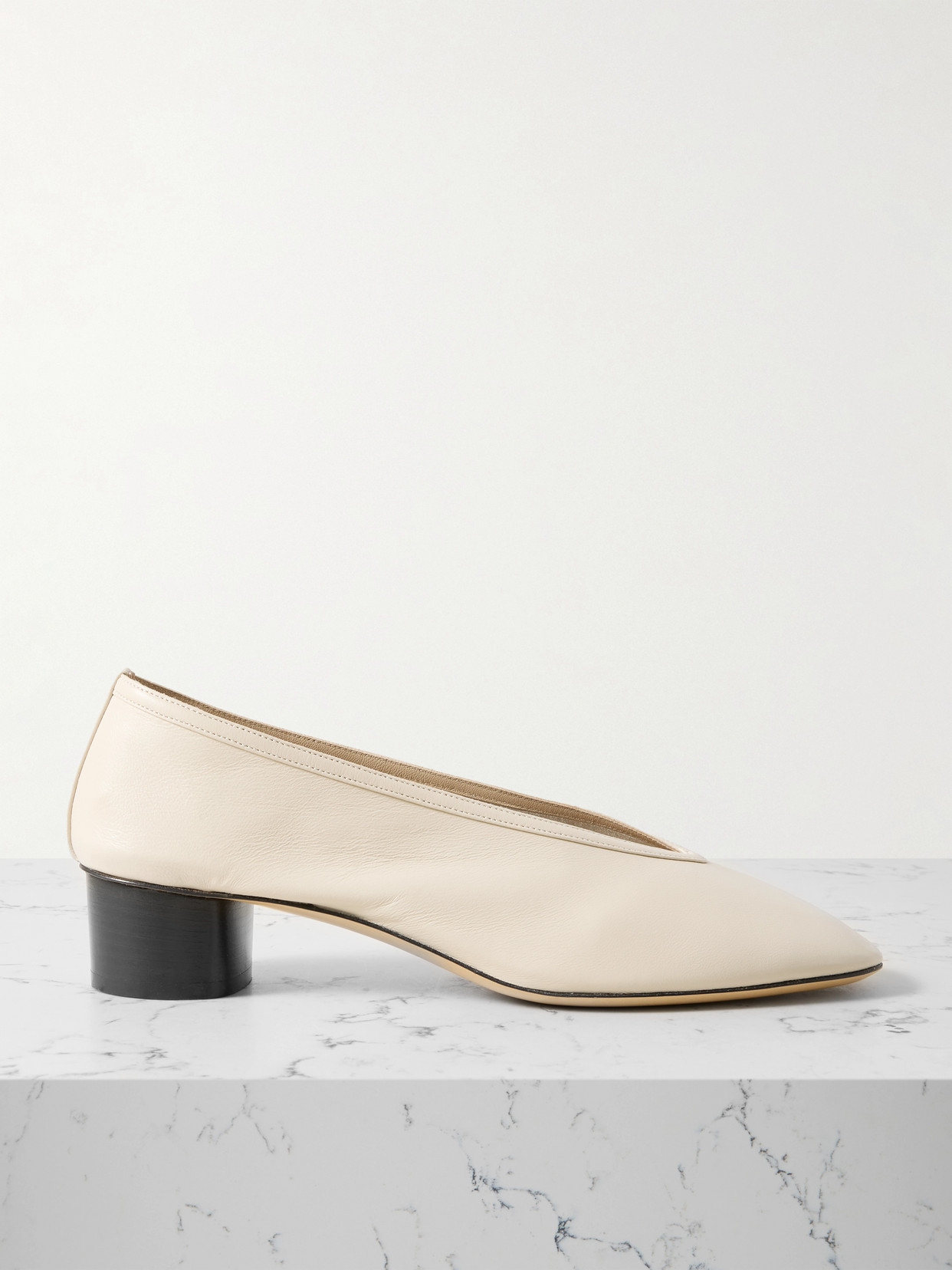 Le Monde Beryl Luna Leather Pumps In Sand