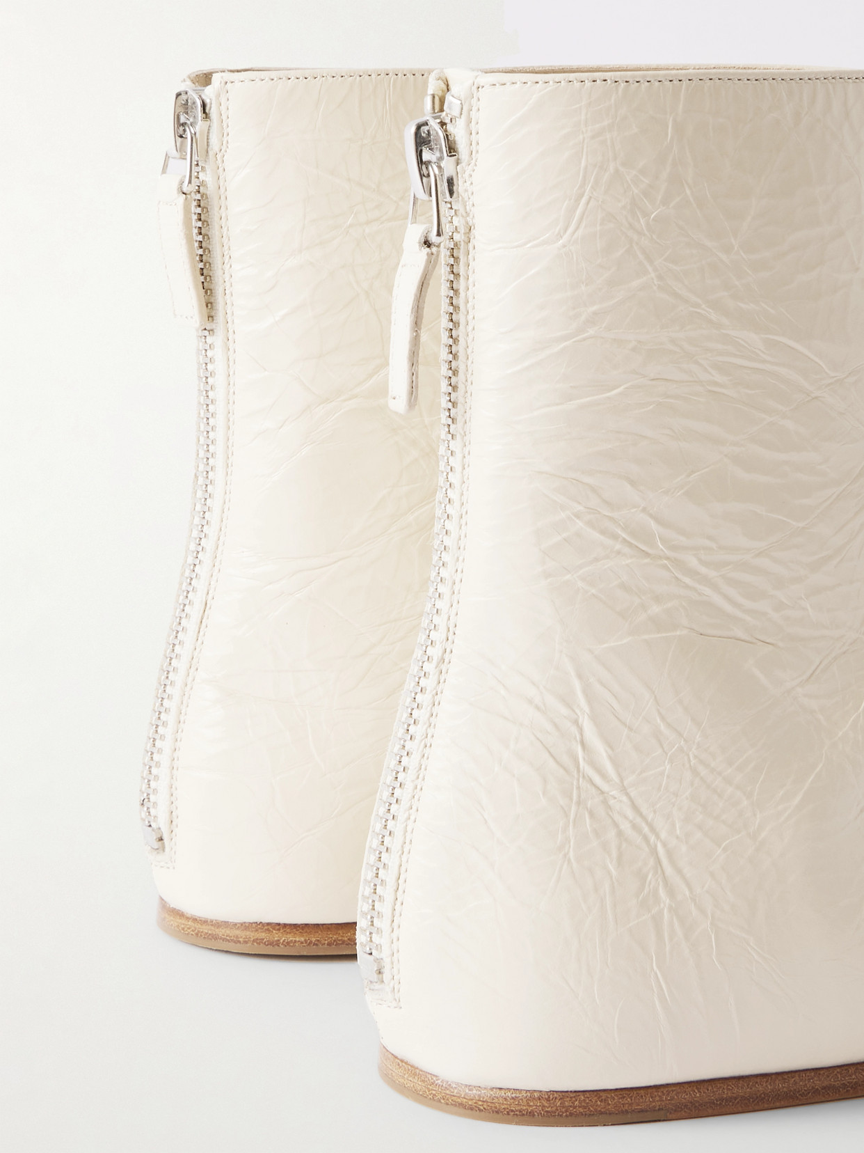 Le Monde Beryl Luna Glossed-leather Ankle Boots In Sand