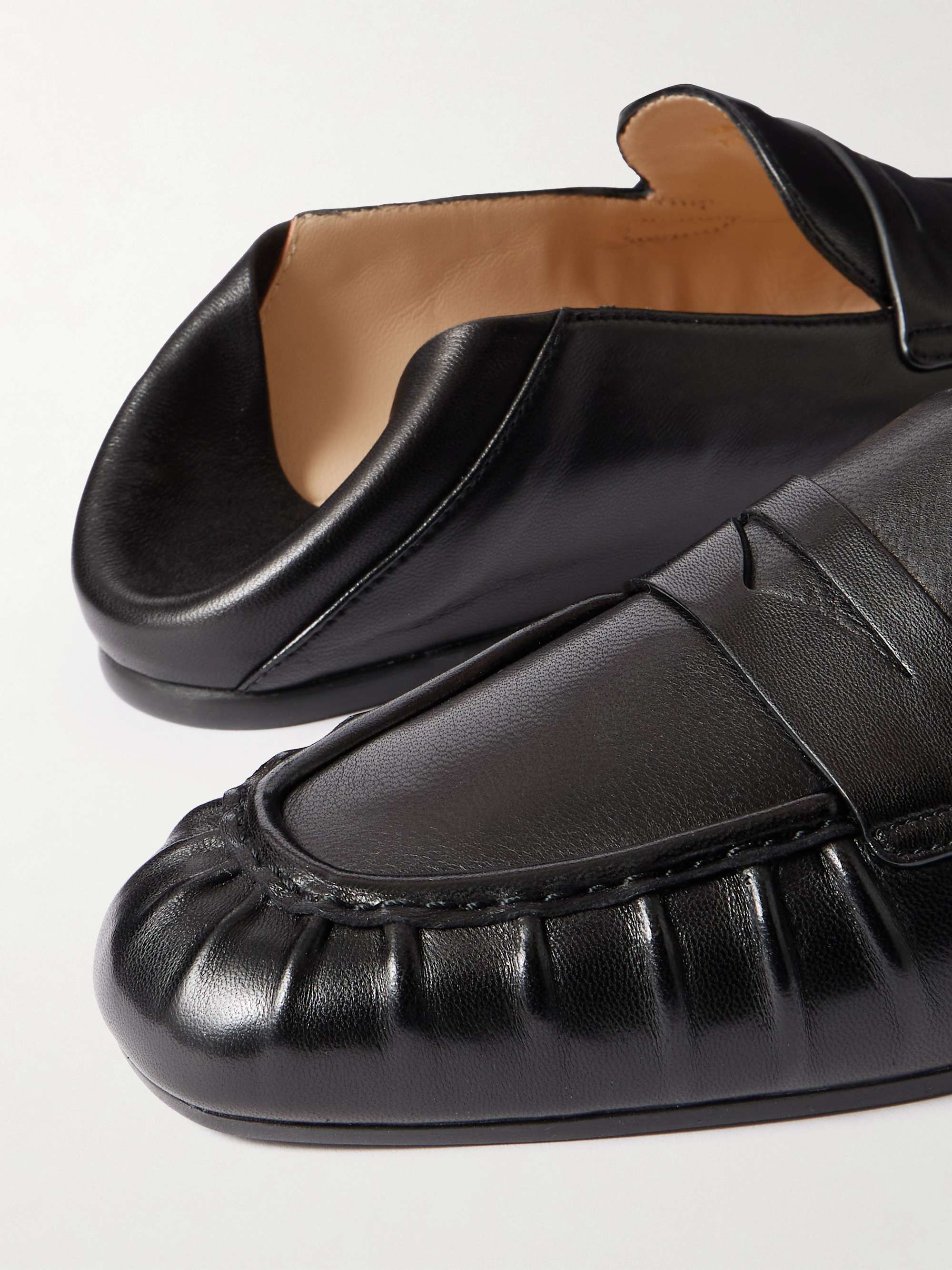 STUART WEITZMAN 