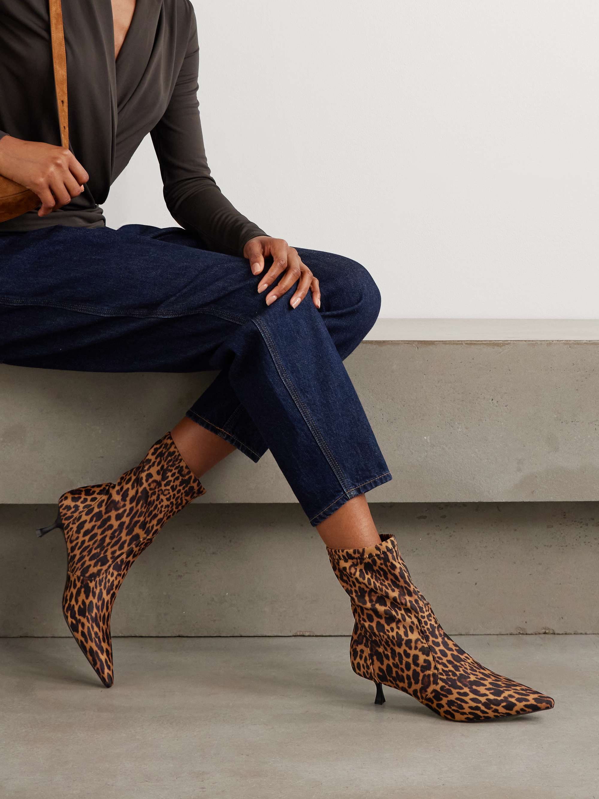 STUART WEITZMAN 