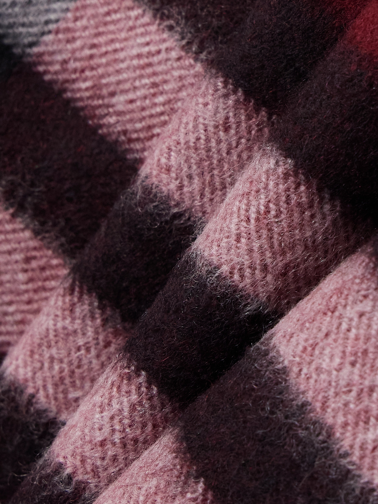 Burberry Check Patterned Cashmere Scarf Fringed Edges In Red