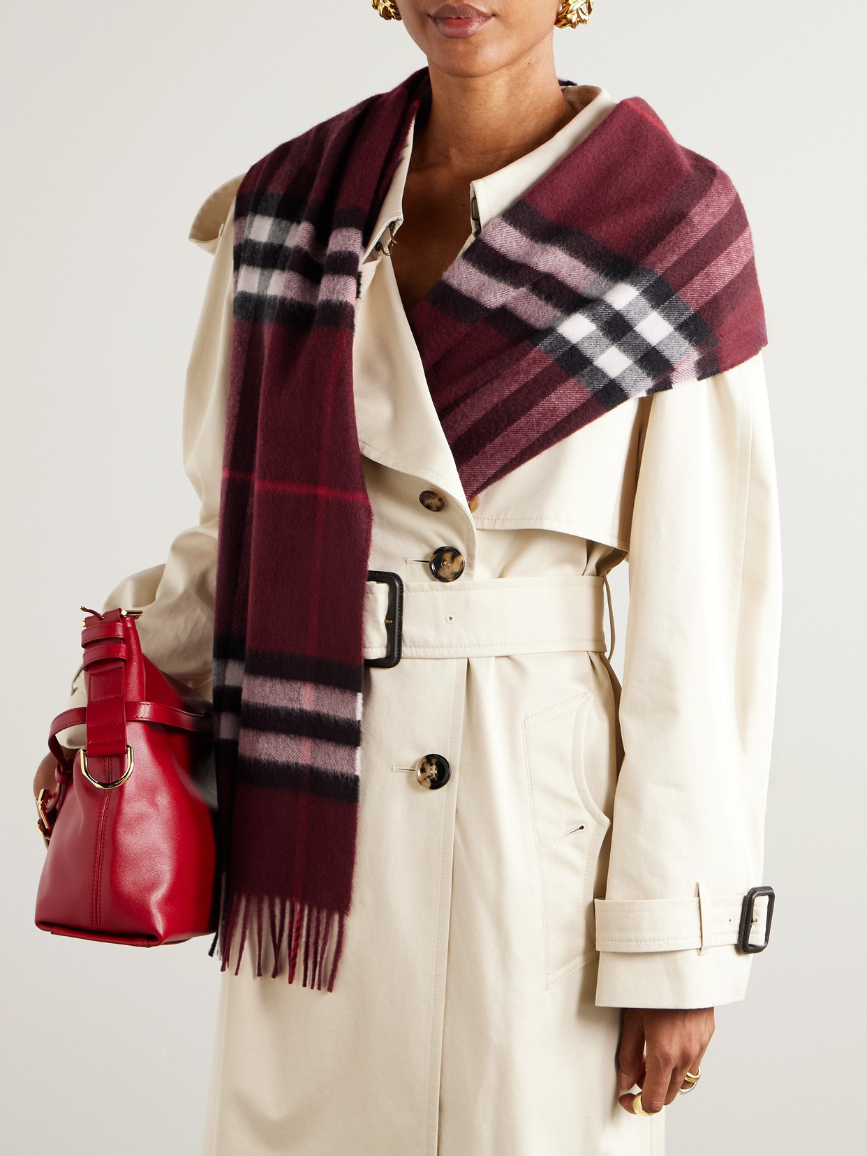 Burberry Check Patterned Cashmere Scarf Fringed Edges In Red