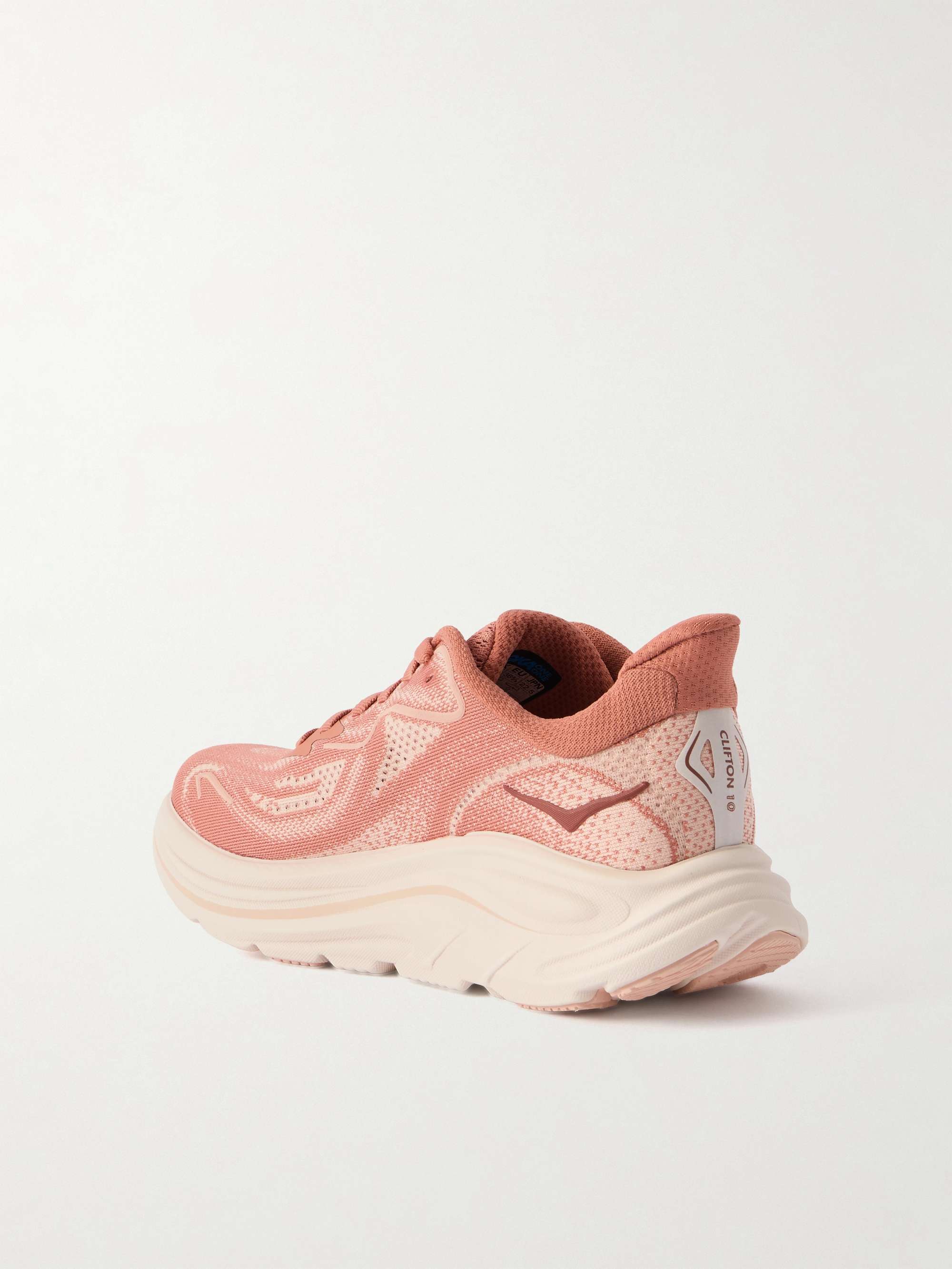 HOKA ONE ONE 