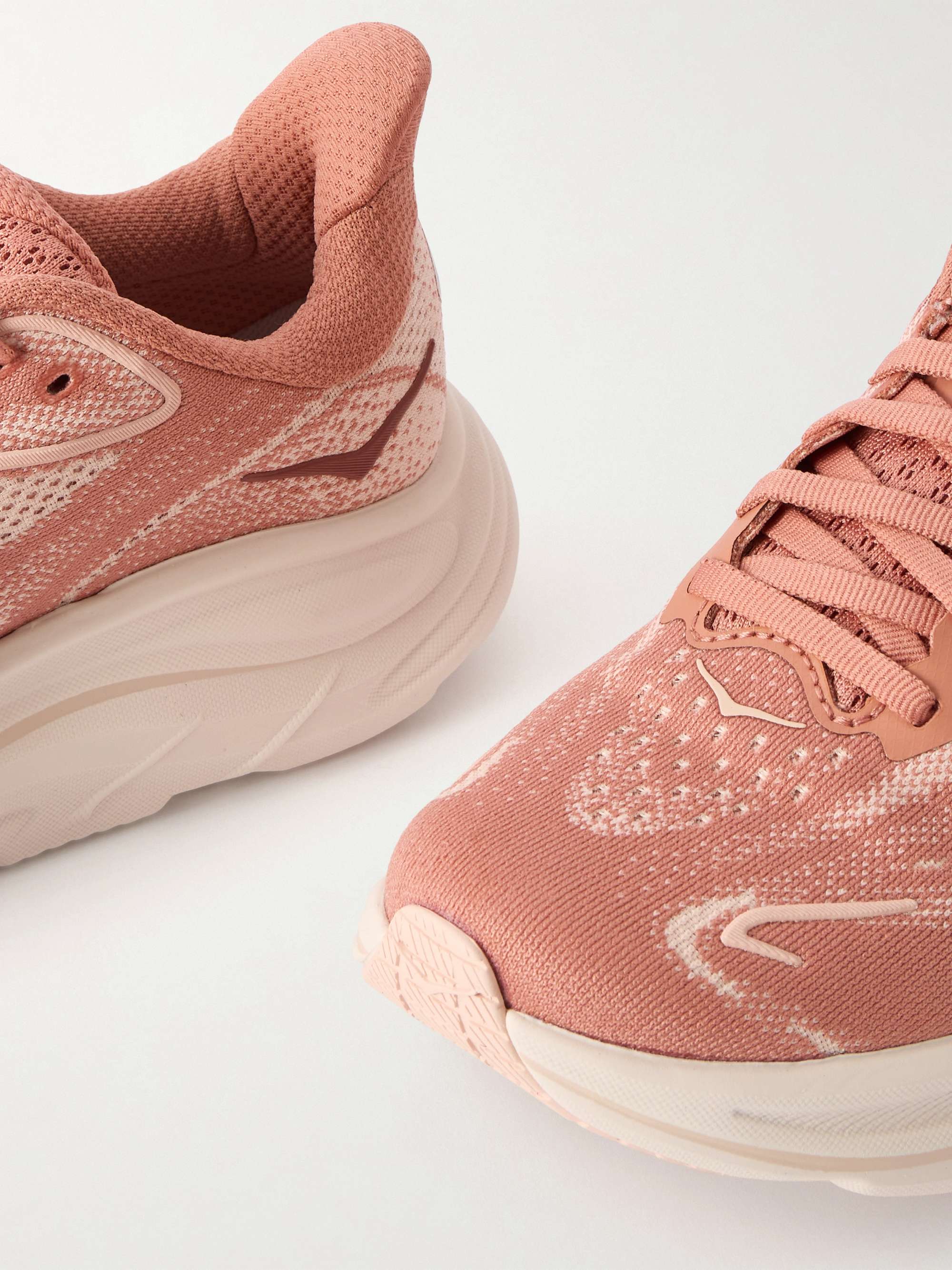 HOKA ONE ONE 