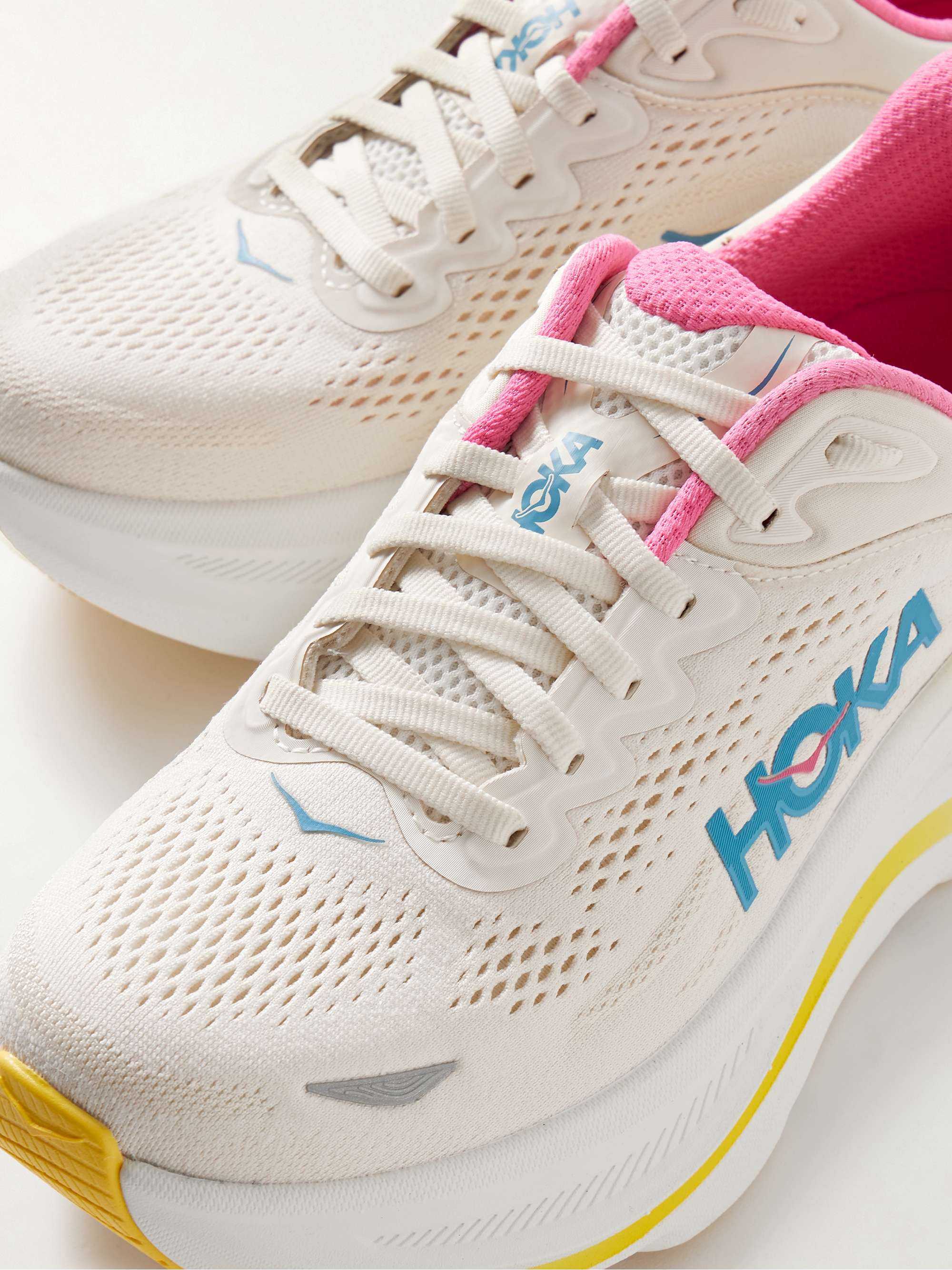 HOKA ONE ONE 