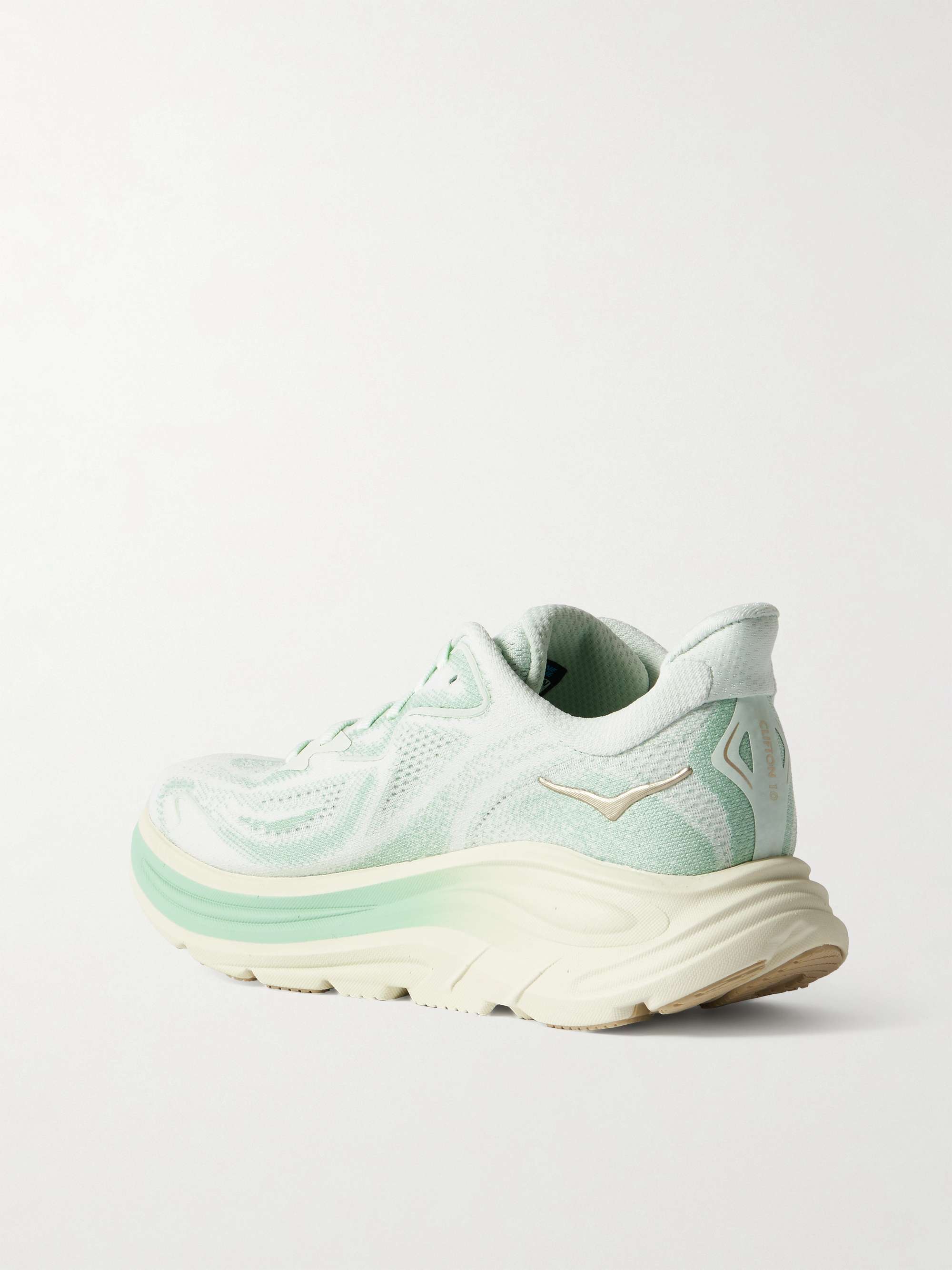 HOKA ONE ONE 
