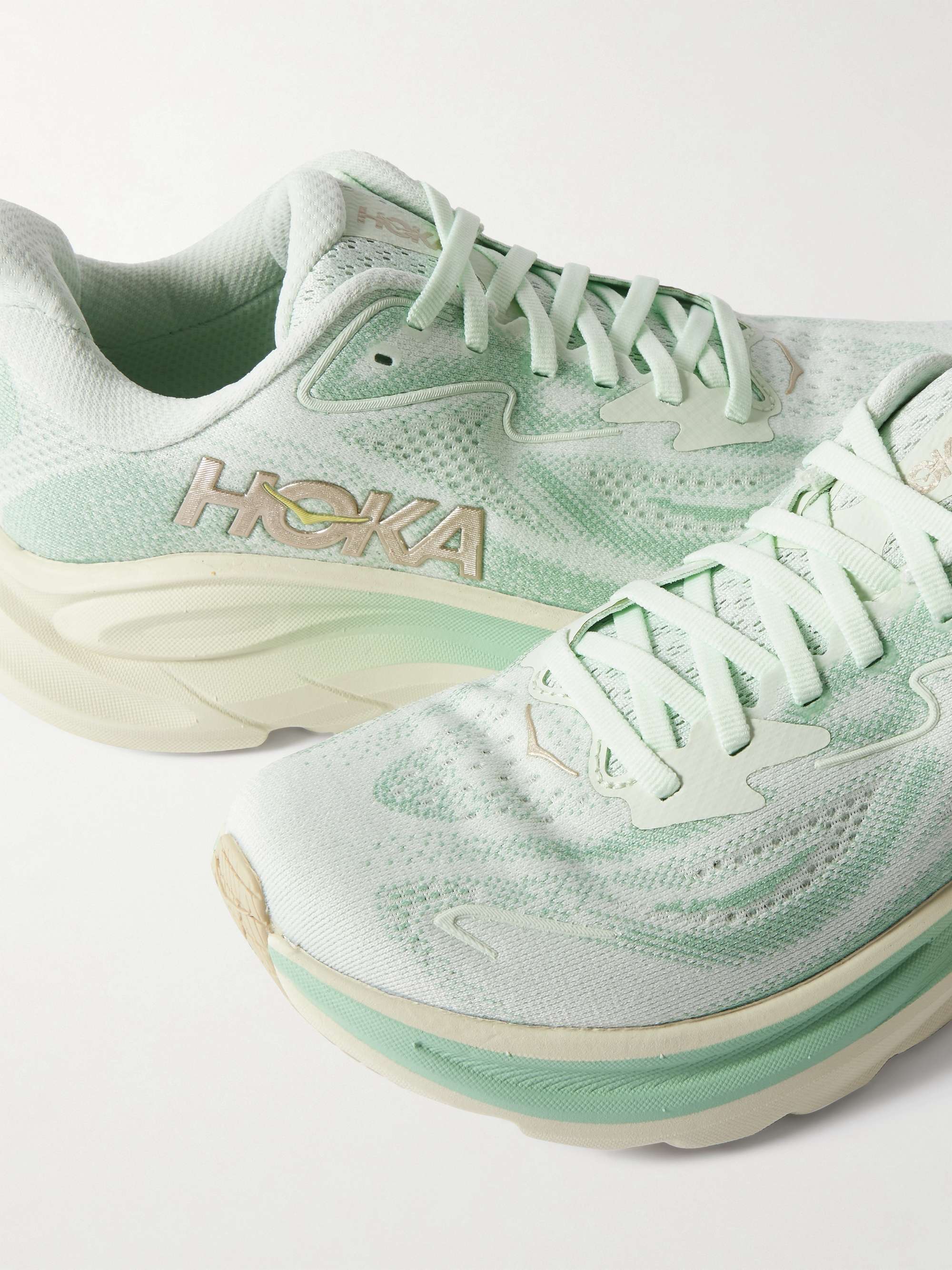 HOKA ONE ONE 