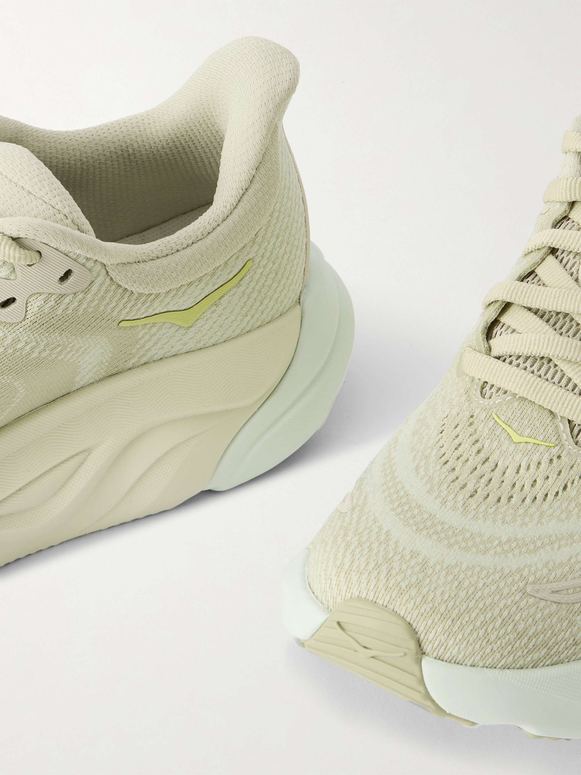 HOKA ONE ONE 