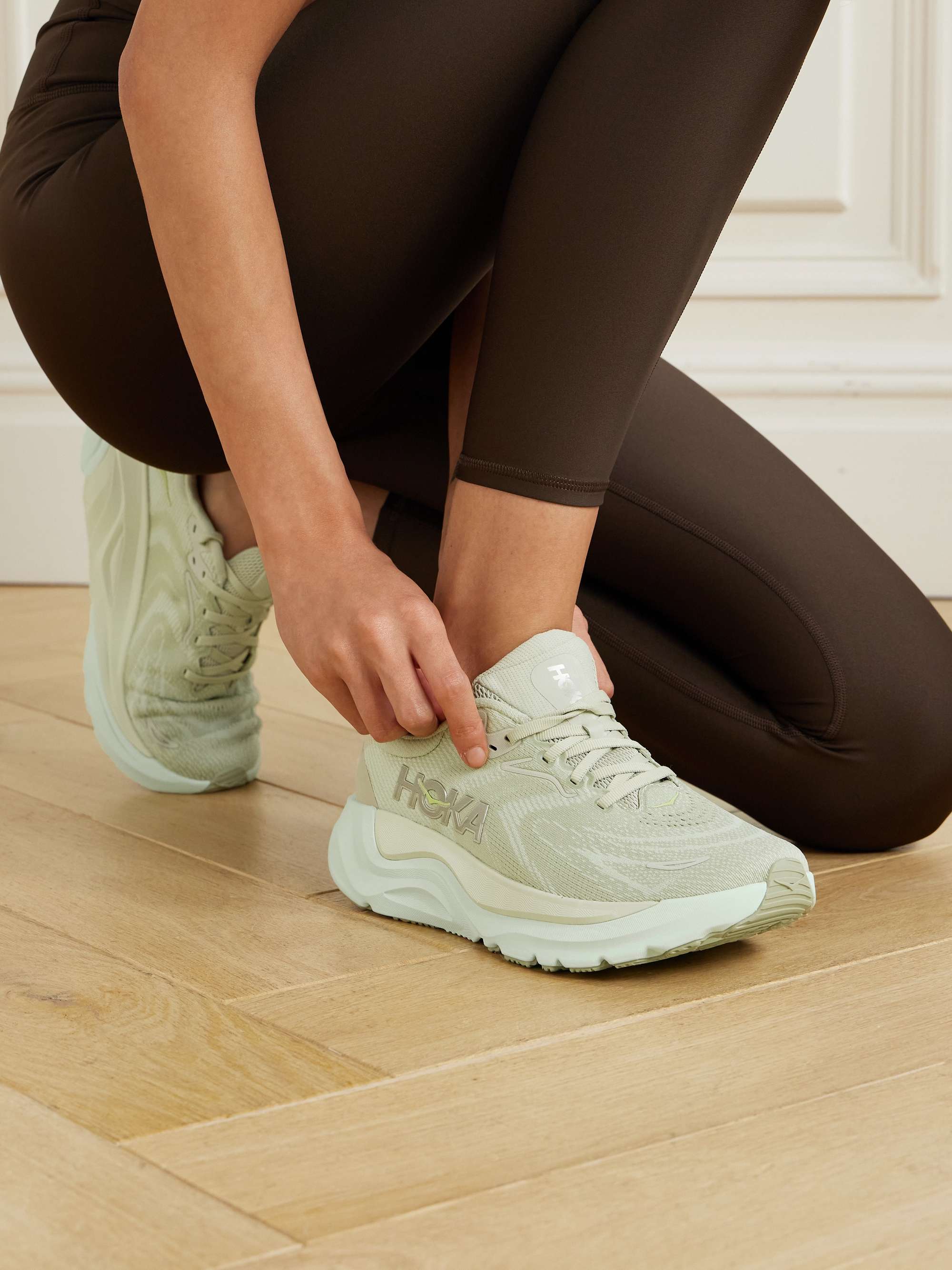 HOKA ONE ONE 