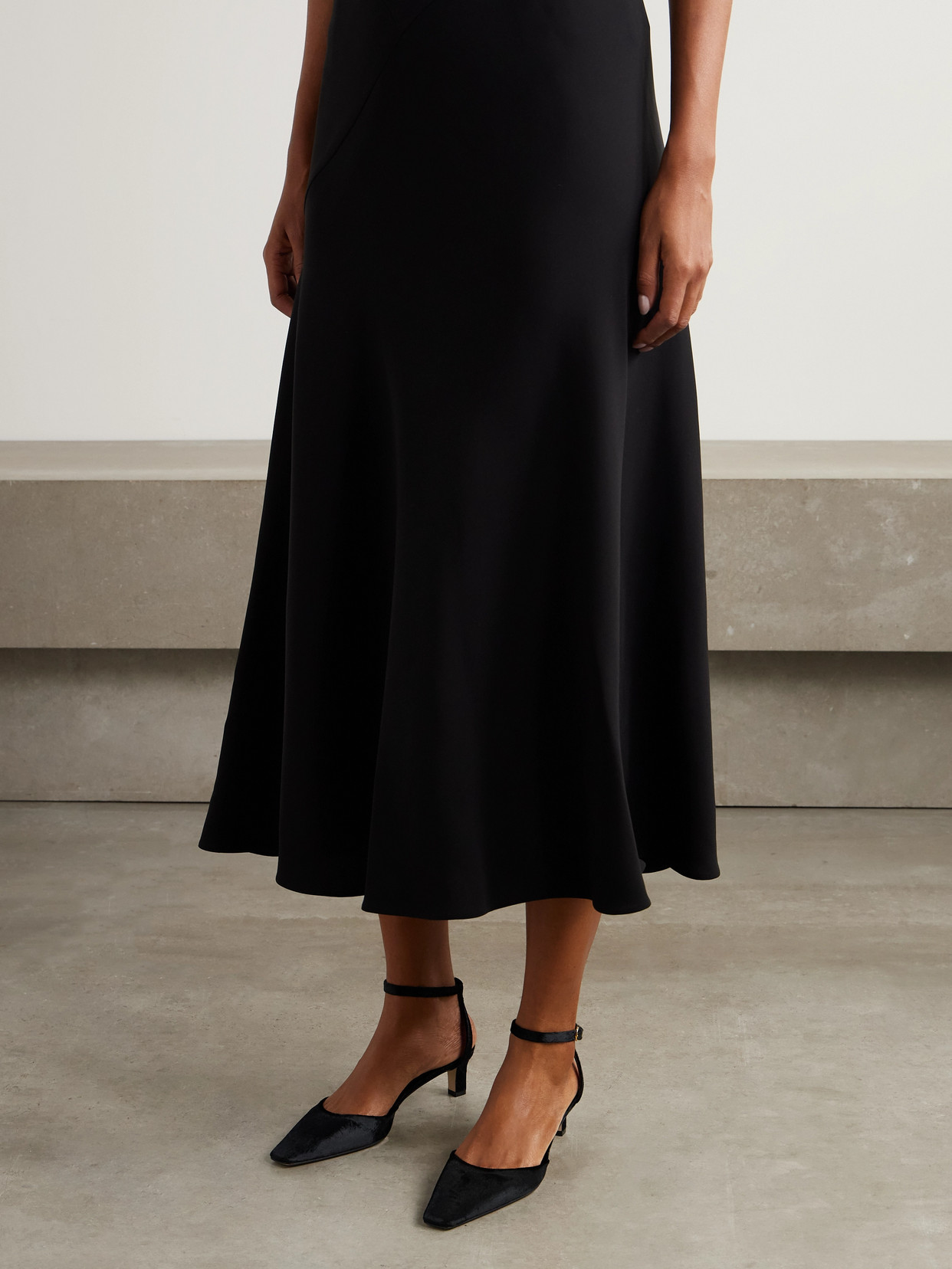 The Row Carla Velvet Pumps In Black