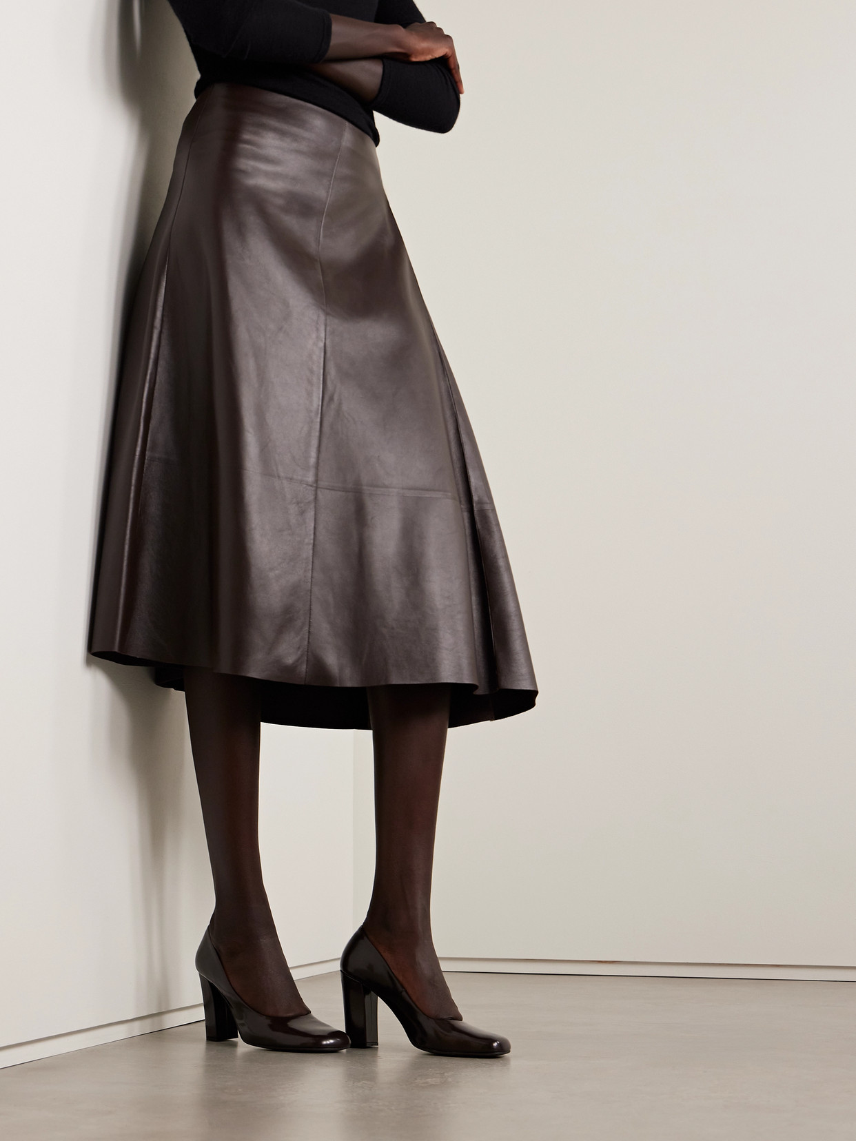 The Row Penelope Leather Pumps In Brown