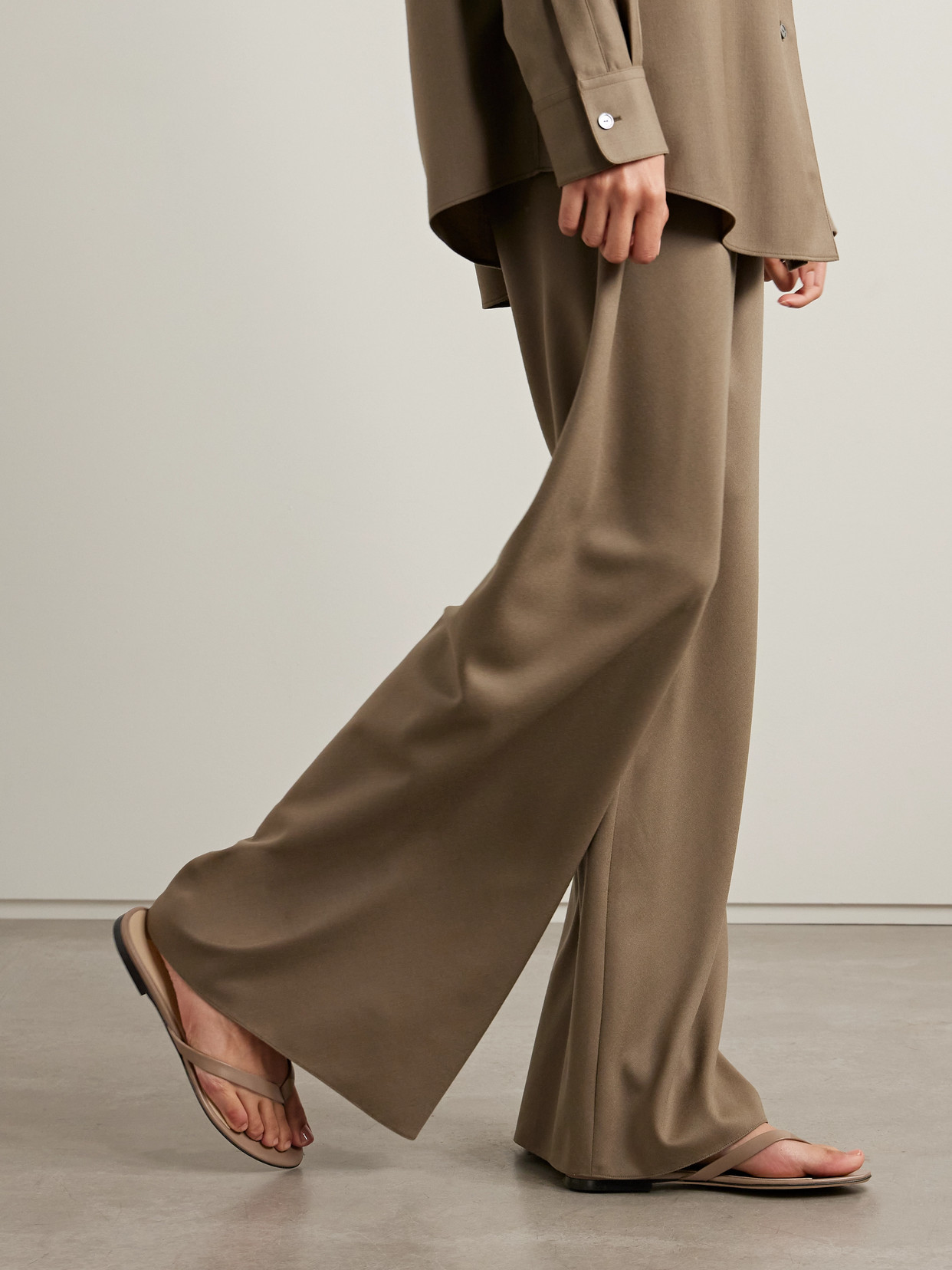 The Row Sacha Leather Flip Flops In Gray