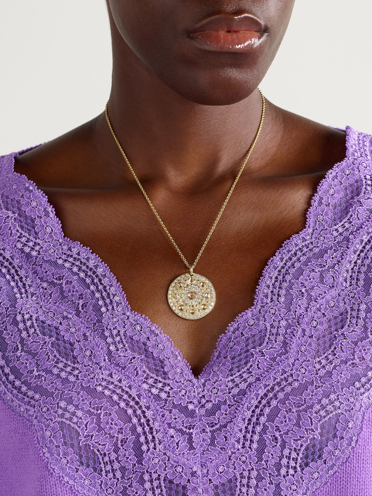 De Beers Talisman Medal Large 18-karat Gold Diamond Necklace In Gold