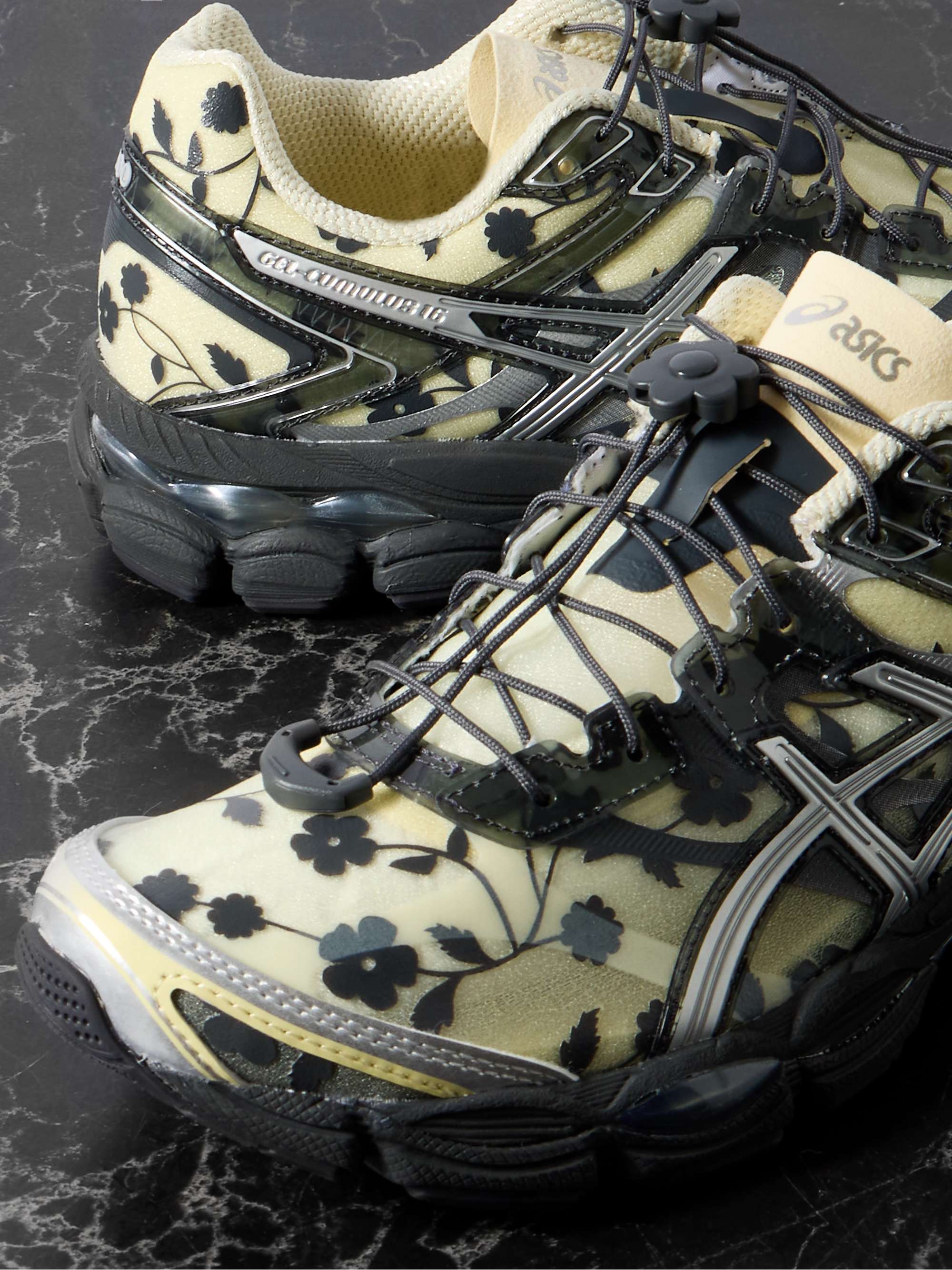 ASICS 