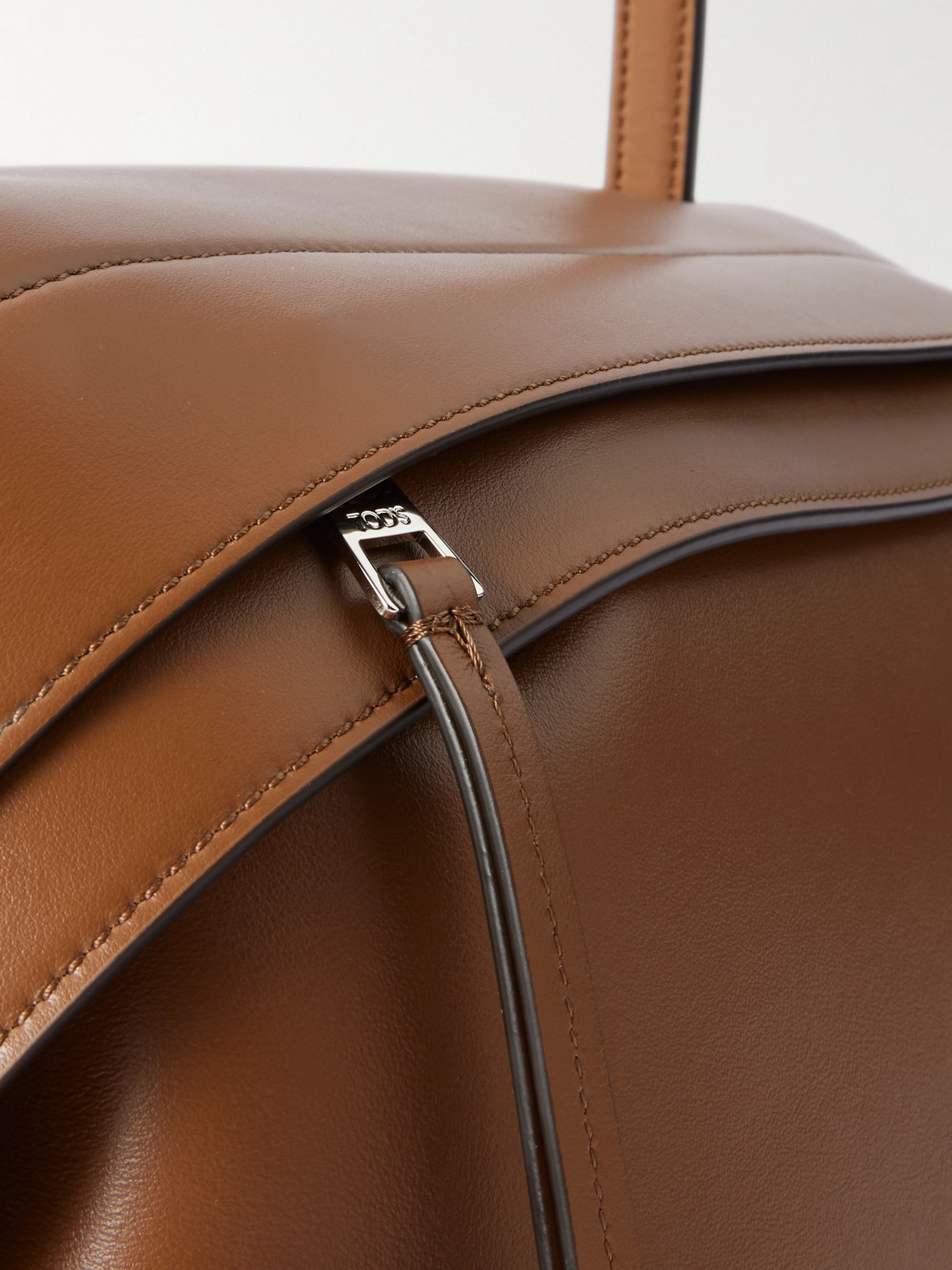 Tod's Wave Leather Shoulder Bag In Brown