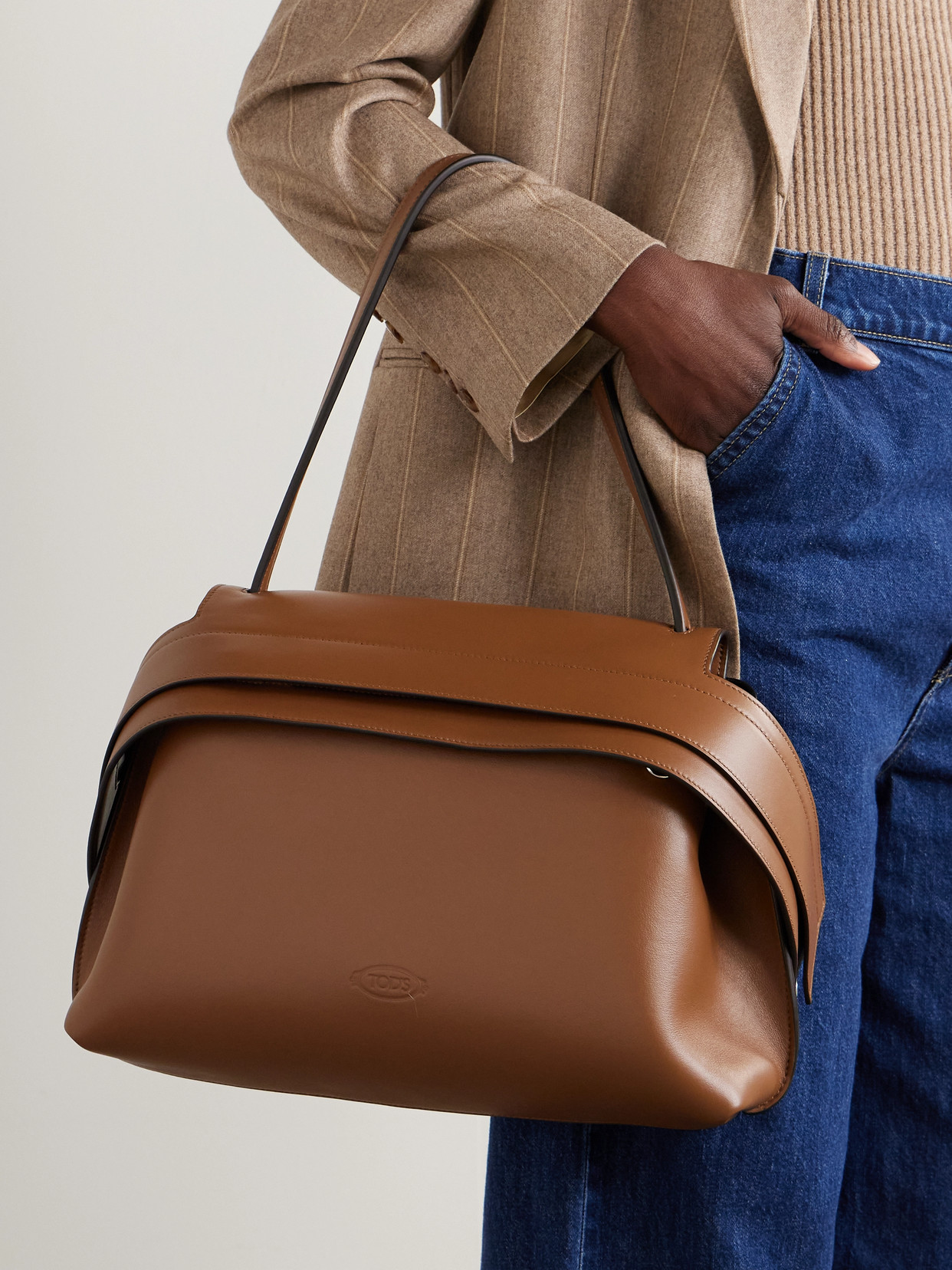 Tod's Wave Leather Shoulder Bag In Brown