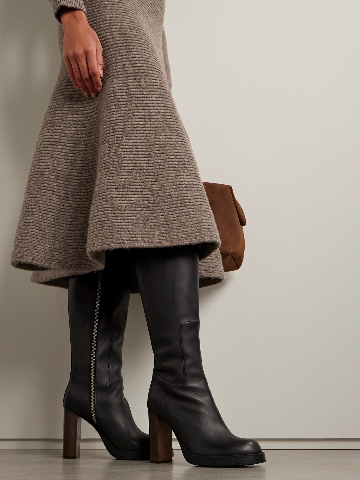 Tod's 90mm Button Zip Boots In Black