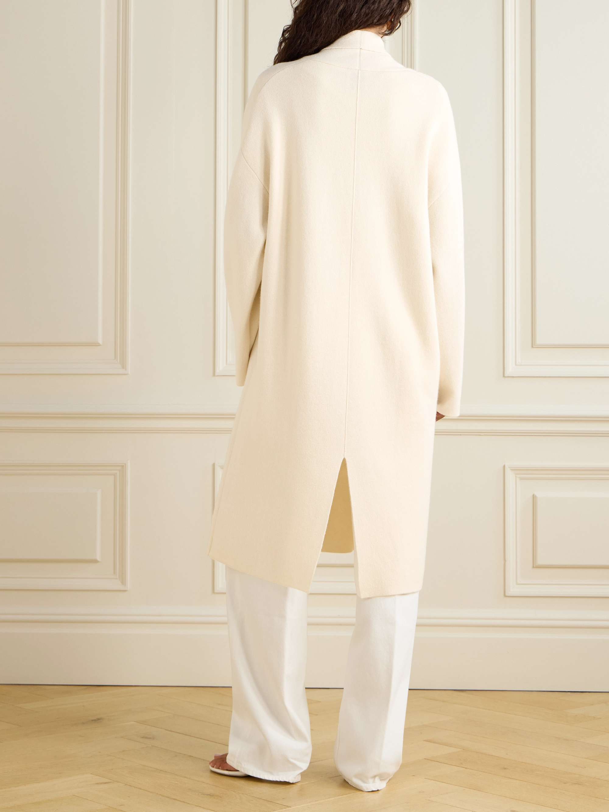 ALLUDE 