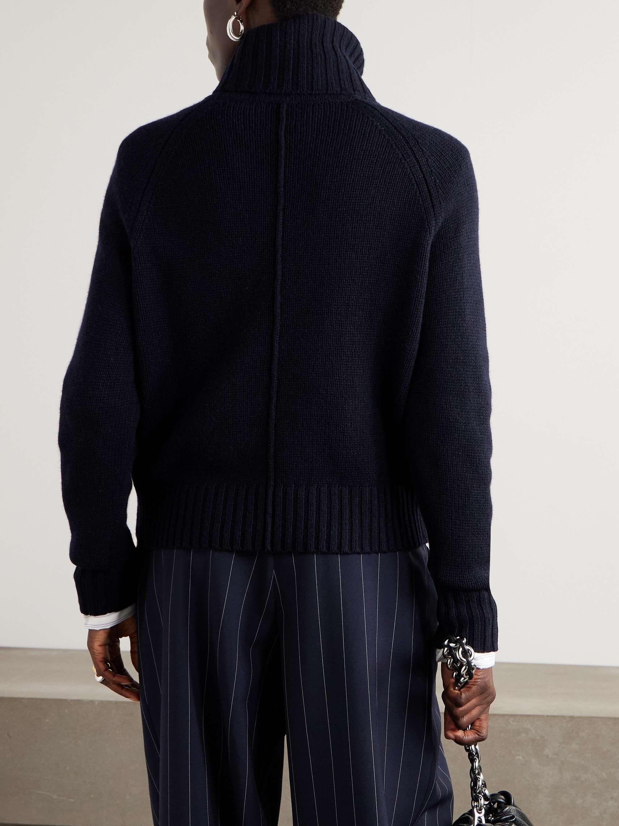 ALLUDE 