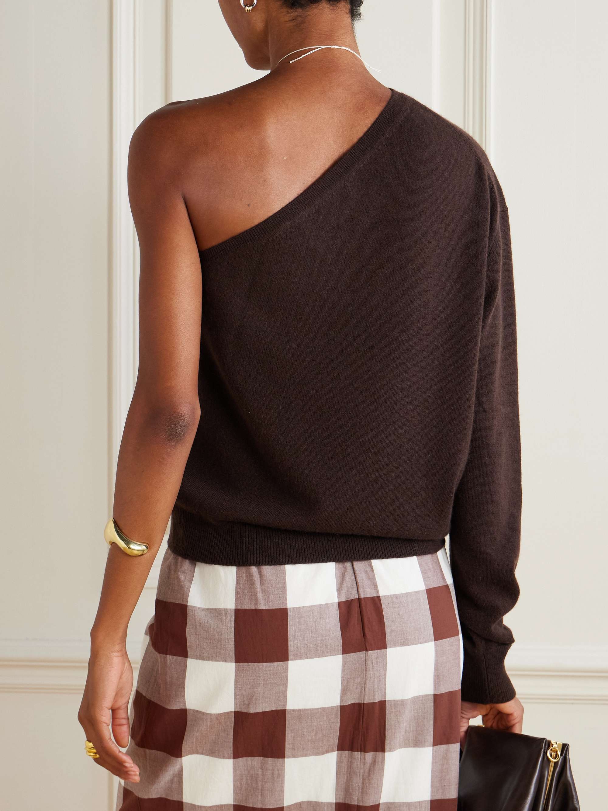 ALLUDE 