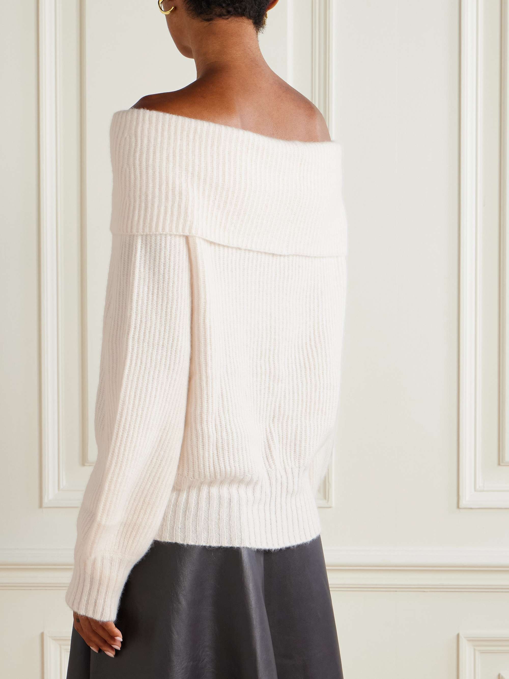 ALLUDE 