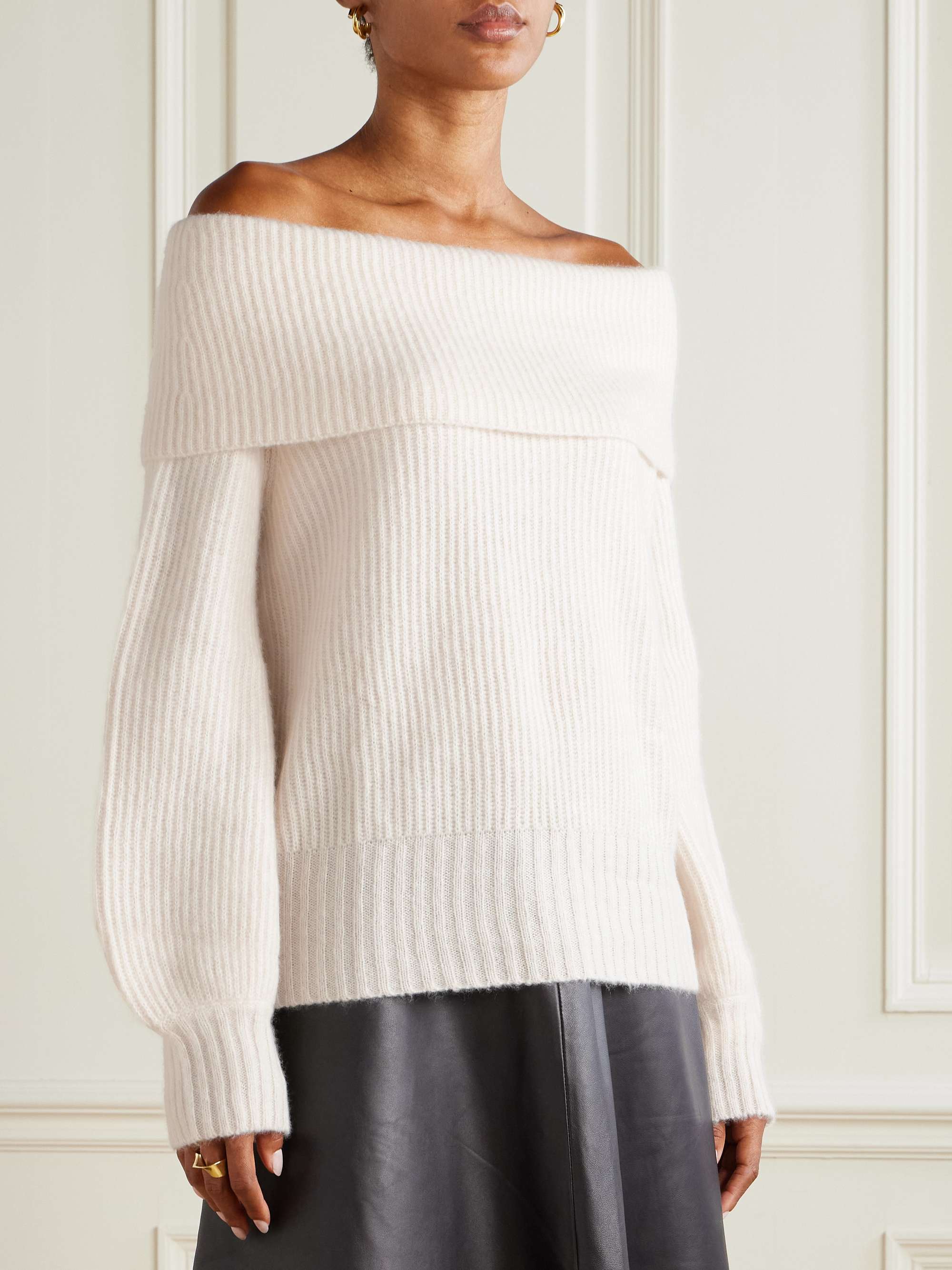ALLUDE 