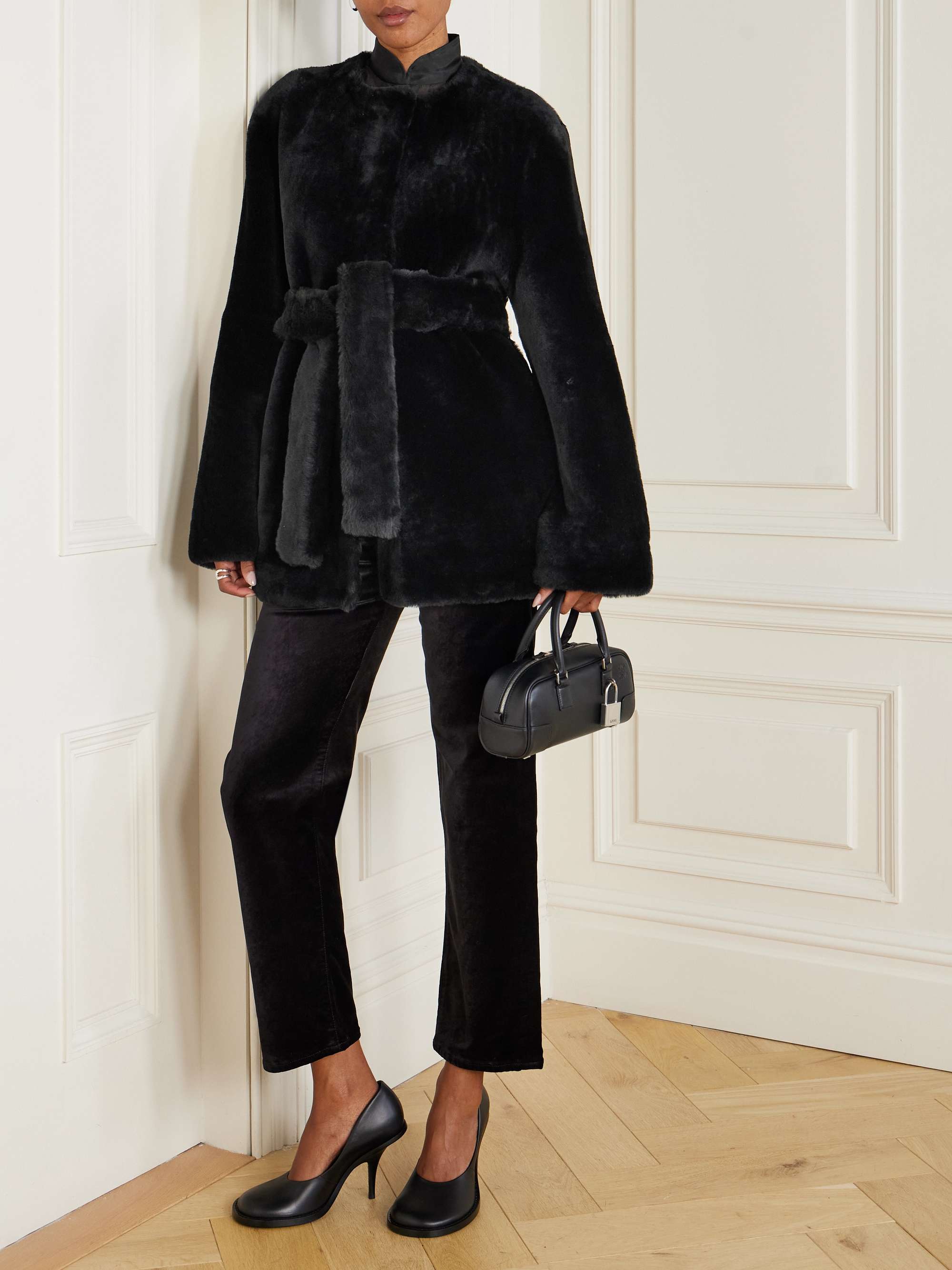 TOTEME ムートン ジャケット ベルト付き | NET-A-PORTER