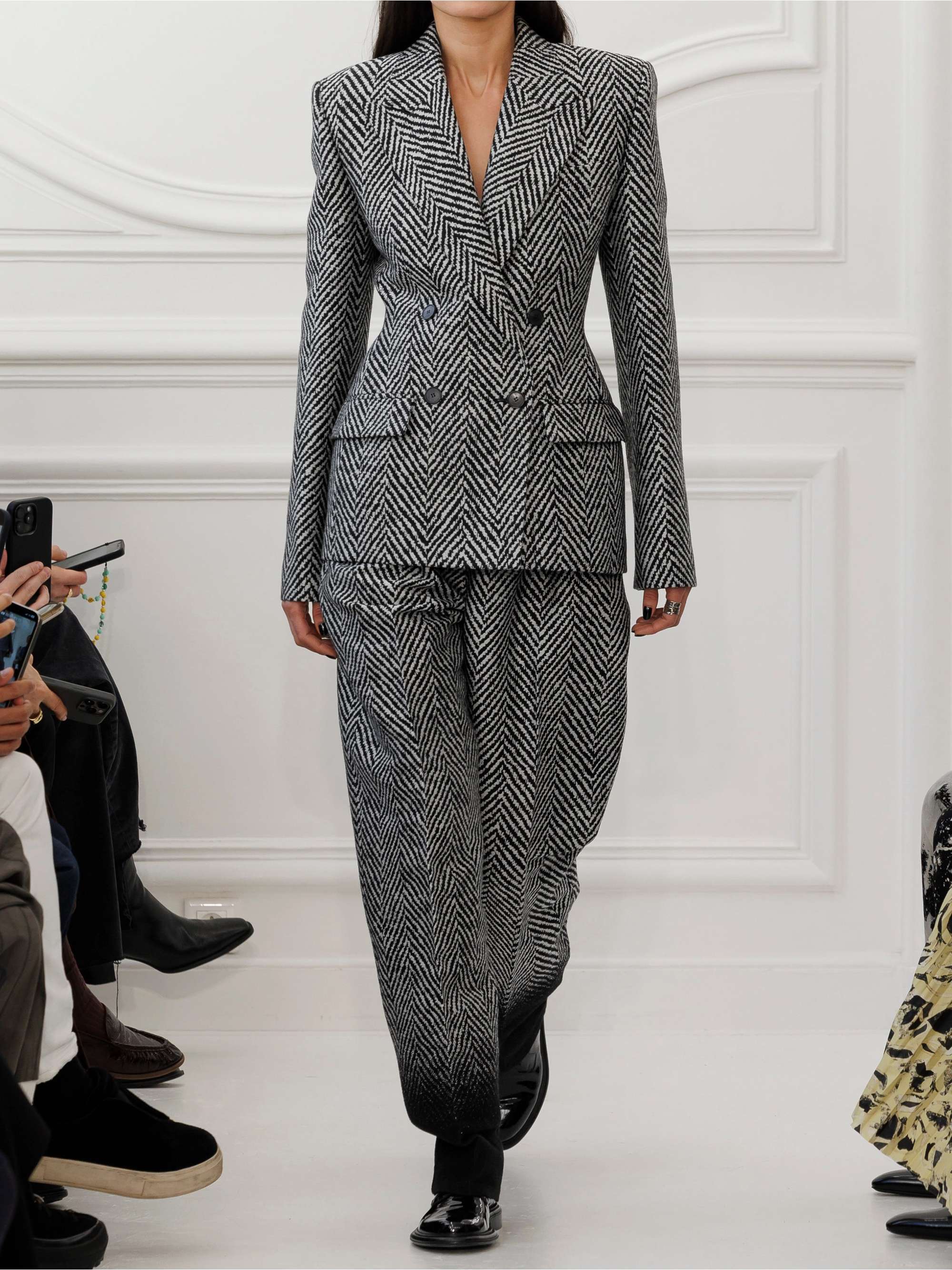 GIVENCHY 