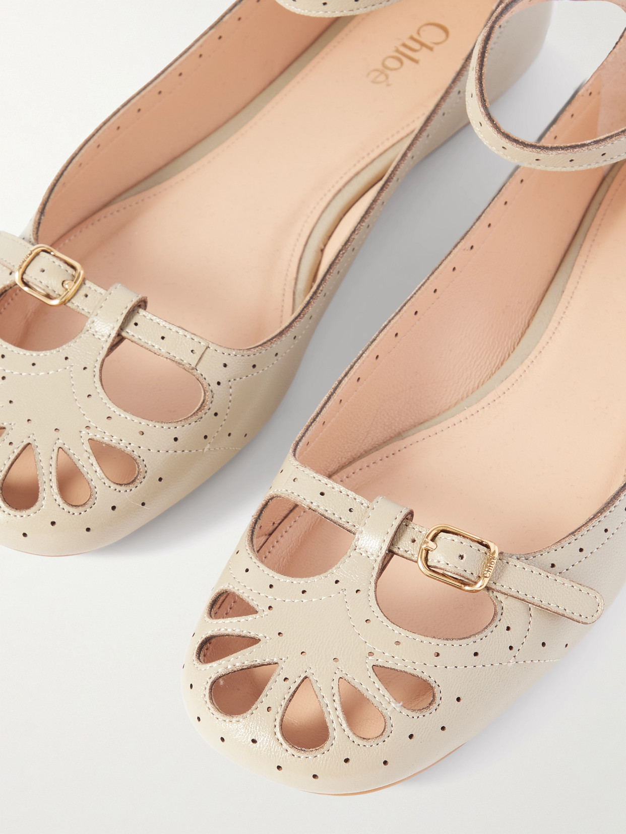 Chloé Misty Laser-cut Leather Ballet Flats In Neutral