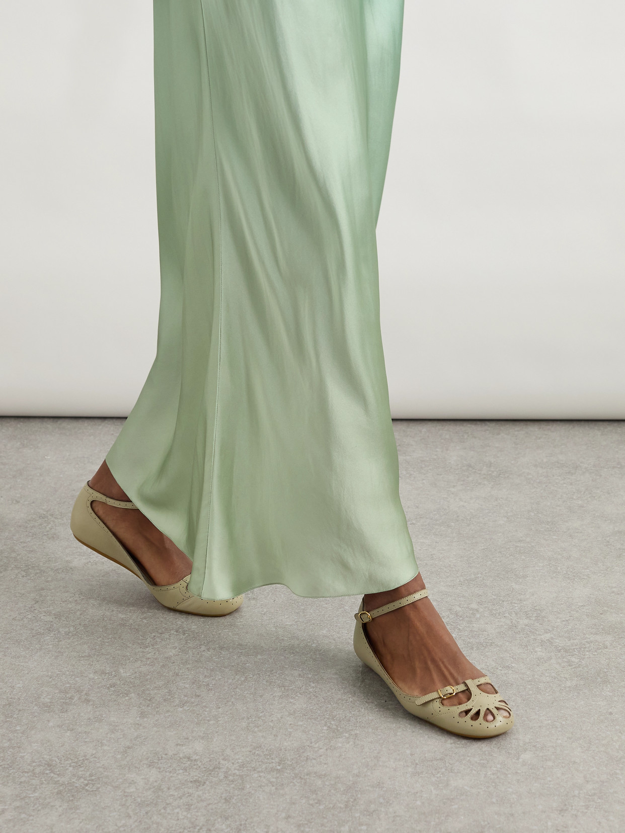 Chloé Misty Laser-cut Leather Ballet Flats In Green