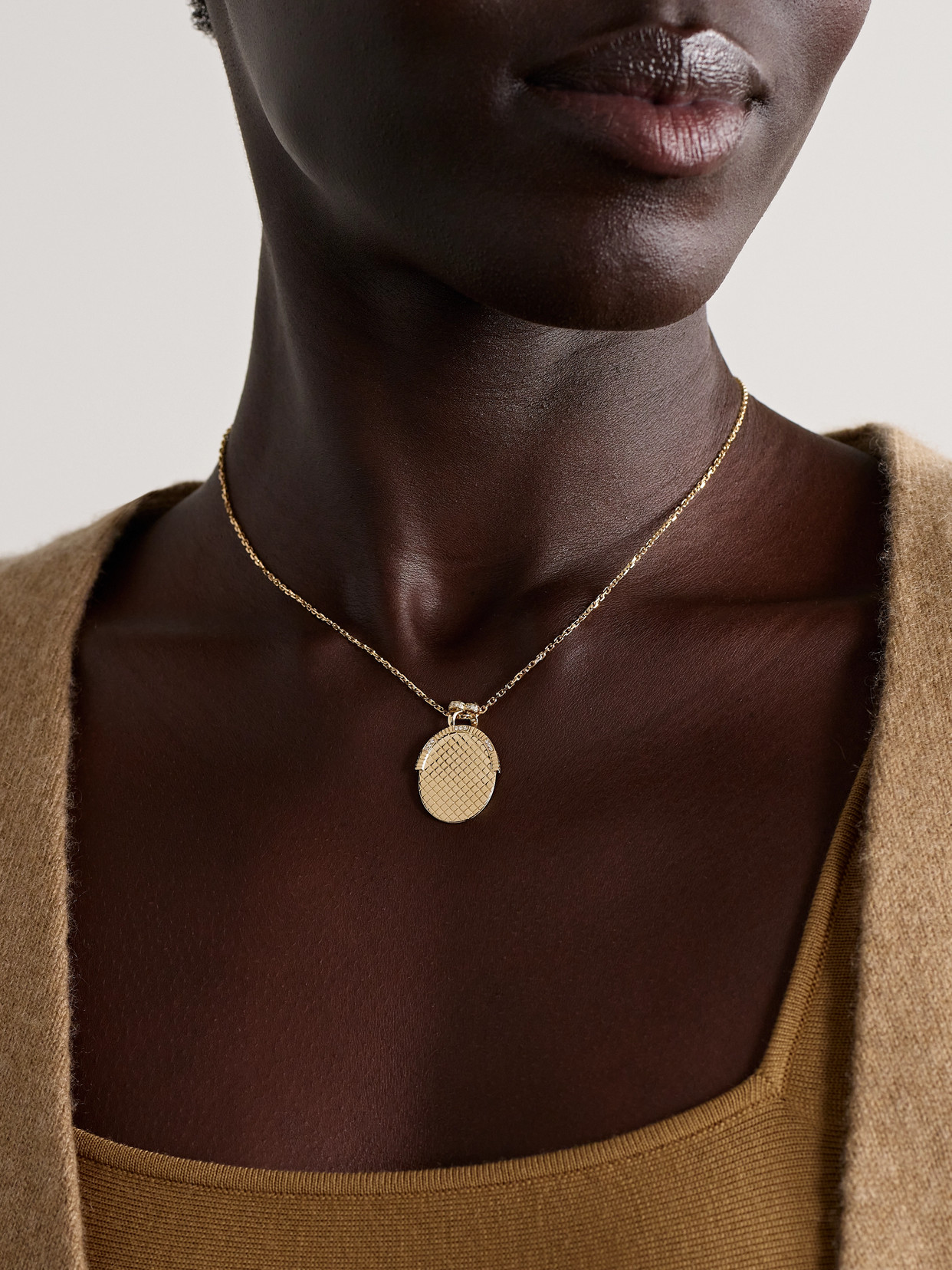 Yvonne Léon Minaudière Ovale 9 And 18-karat Gold Diamond Necklace In Gold