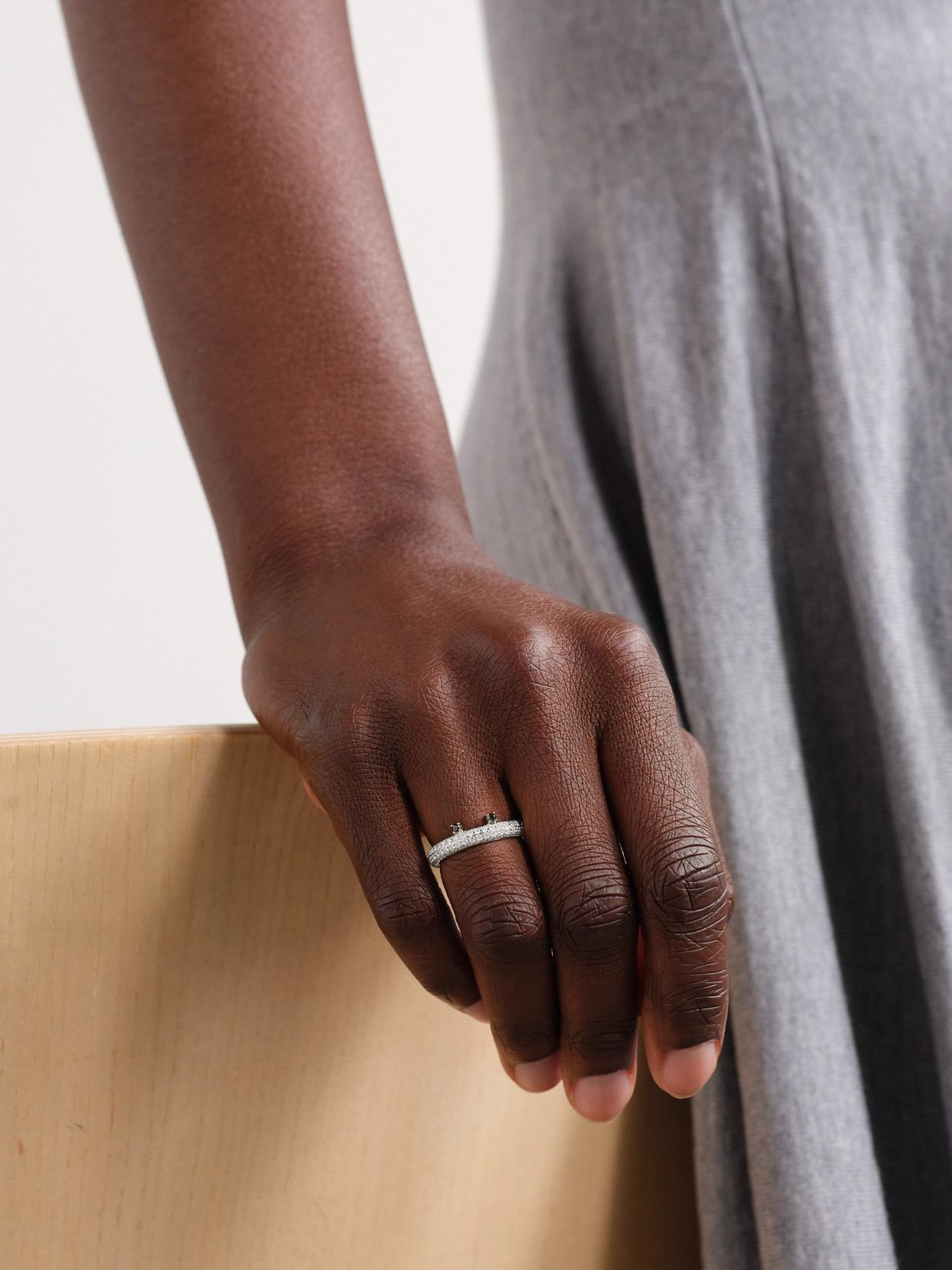 Yvonne Léon Alliance Crapaud 9-karat White Gold Diamond Ring In Gold