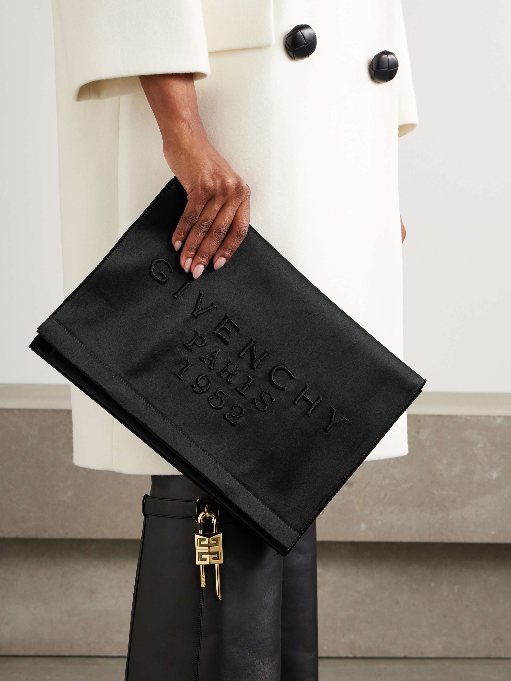 GIVENCHY ブラック ダブルブレスト ピーコート GIVENCHY ブラック ダブルブレスト ピーコート ダブルブレスト