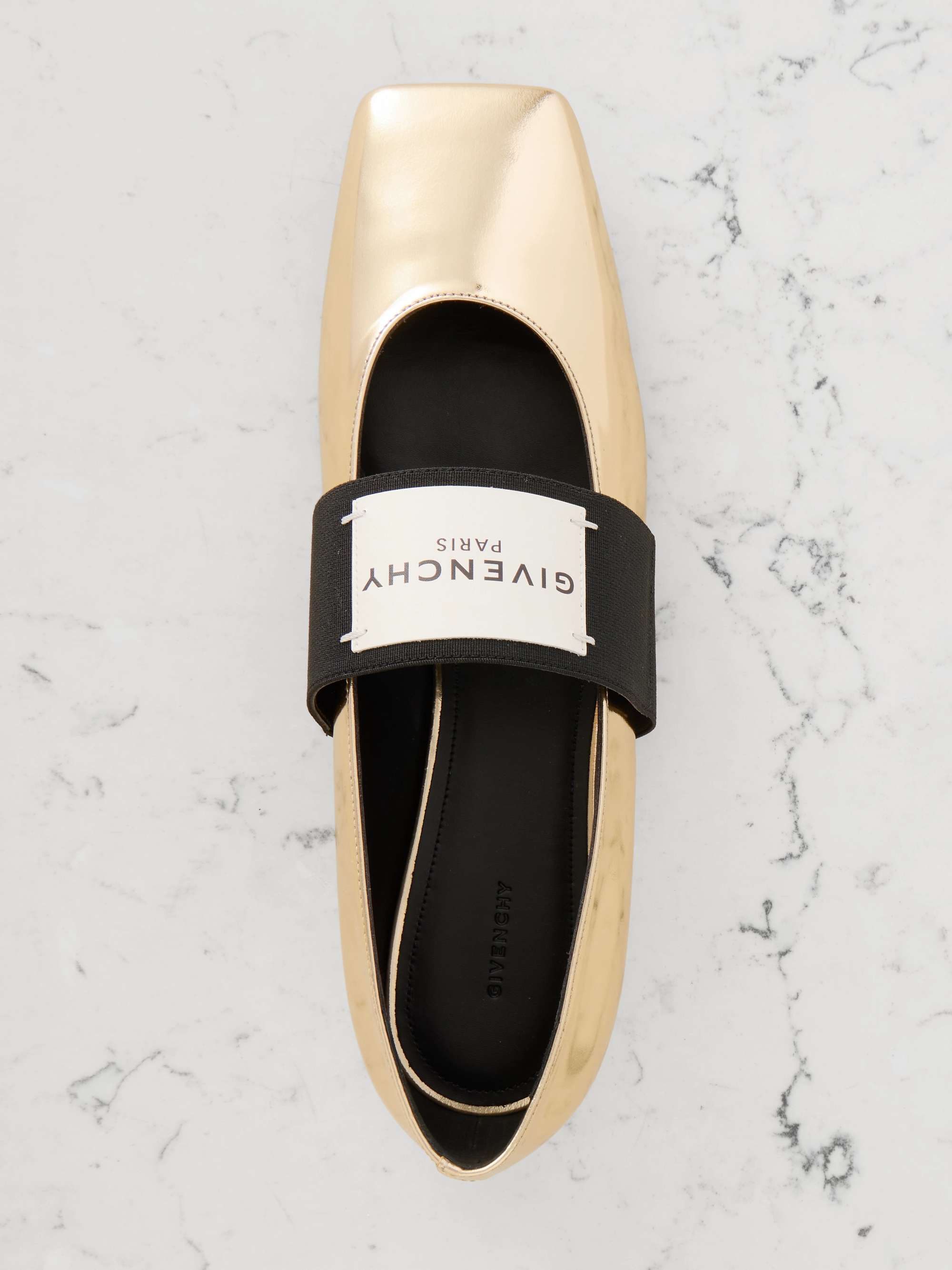 GIVENCHY 