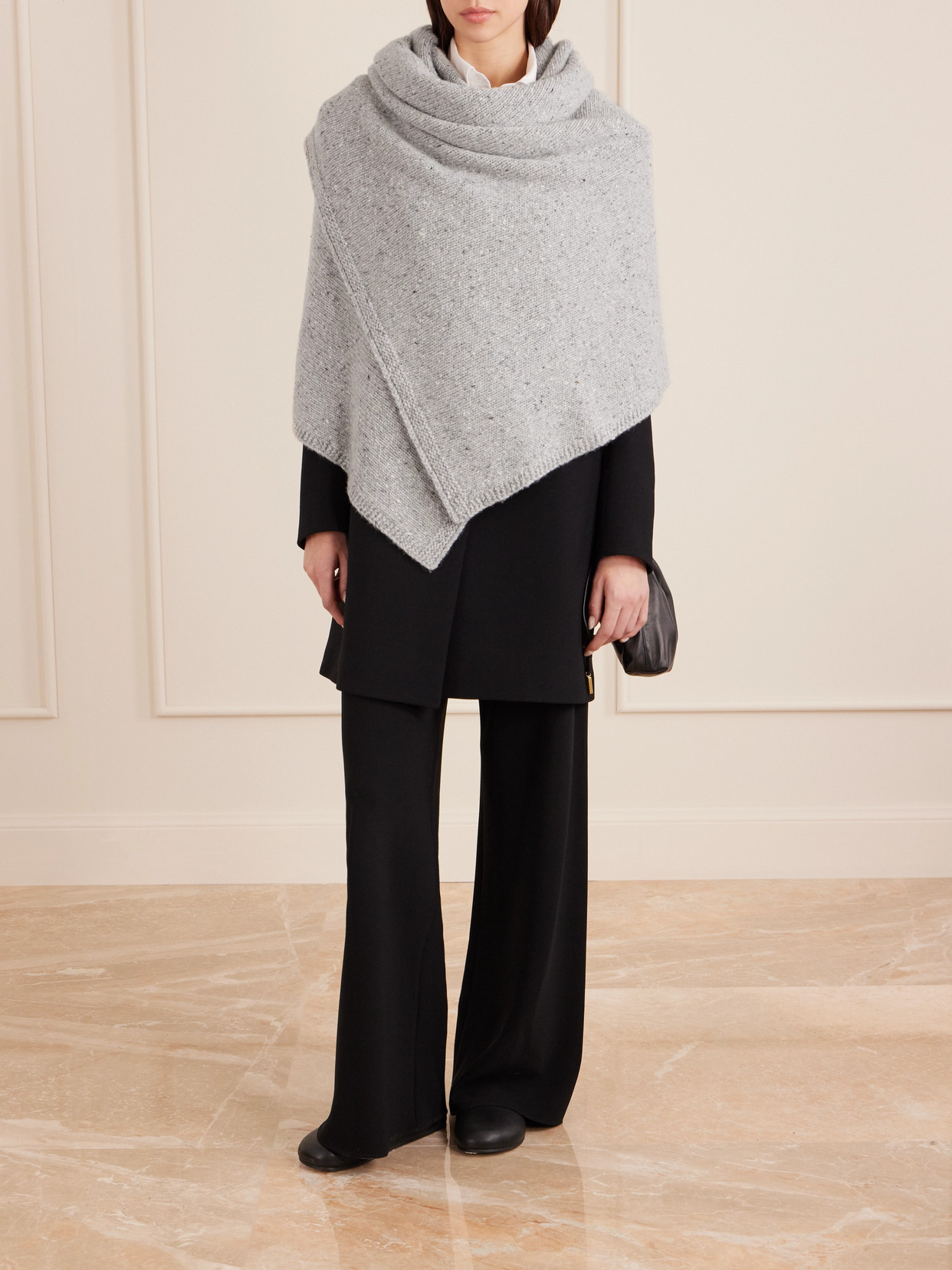 The Row Mantia Cashmere Scarf In Gray