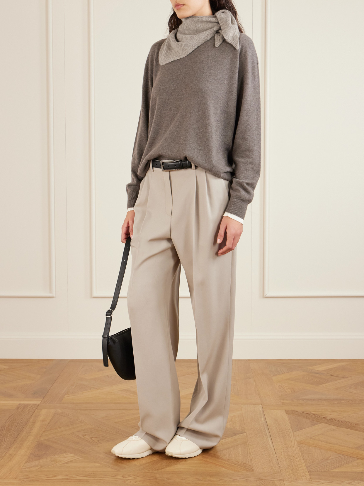 The Row Mentas Cashmere Scarf In Gray