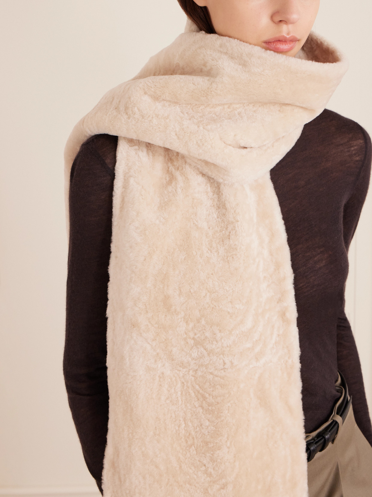The Row Draven Shearling Scarf In Pink