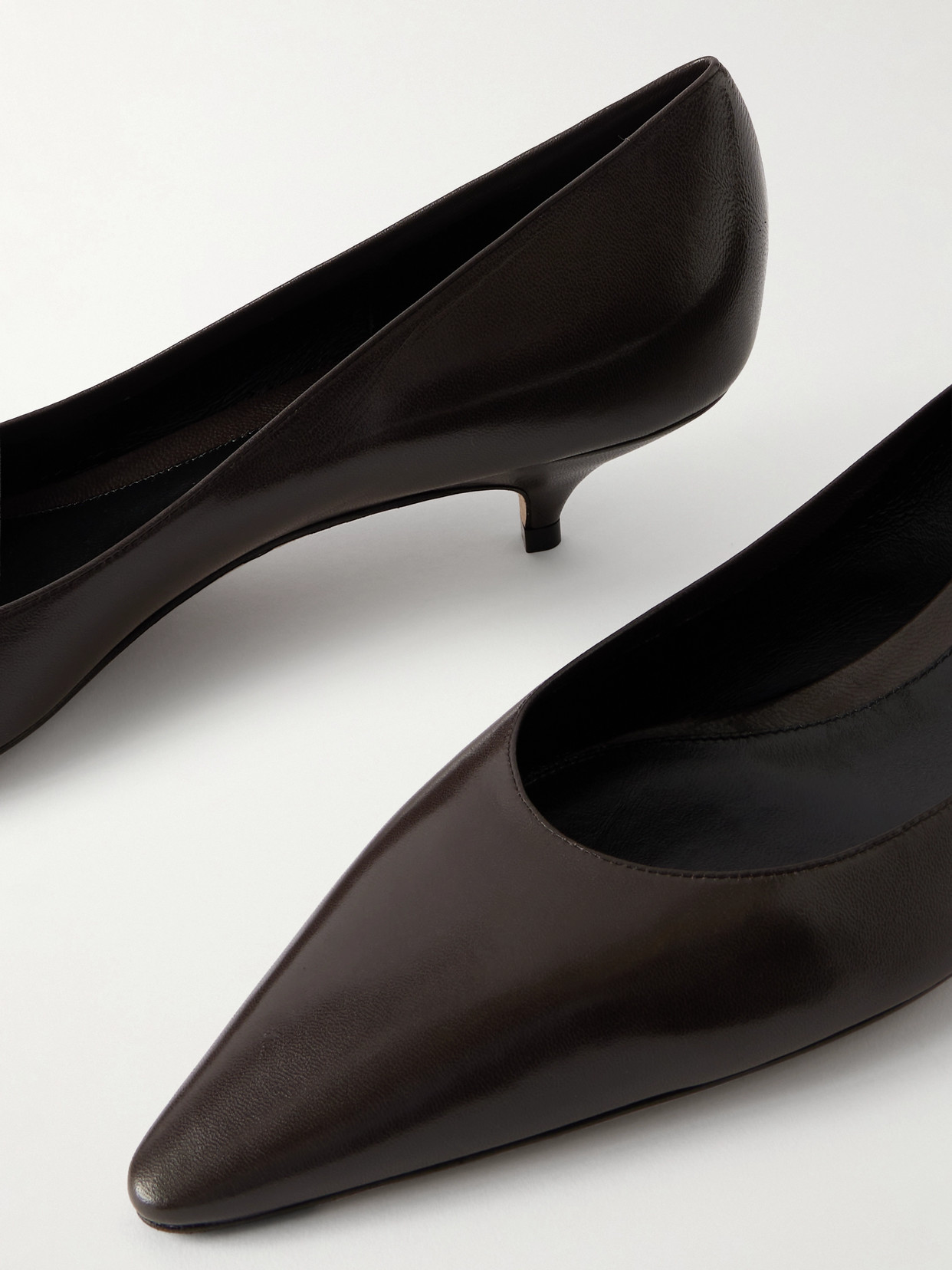 The Row Liisa Leather Pumps In Brown