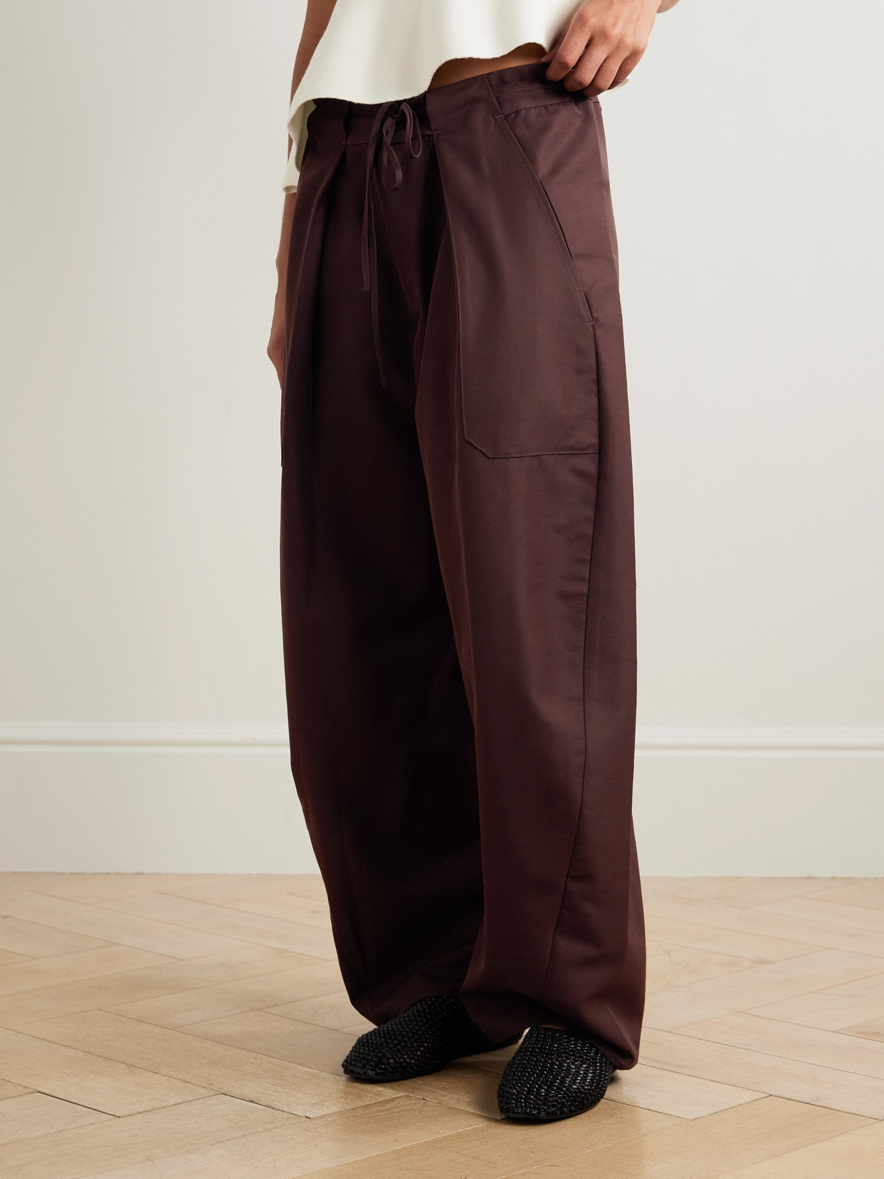 Kallmeyer Clemence Pleated Wool-blend Barrel-leg Pants In Brown