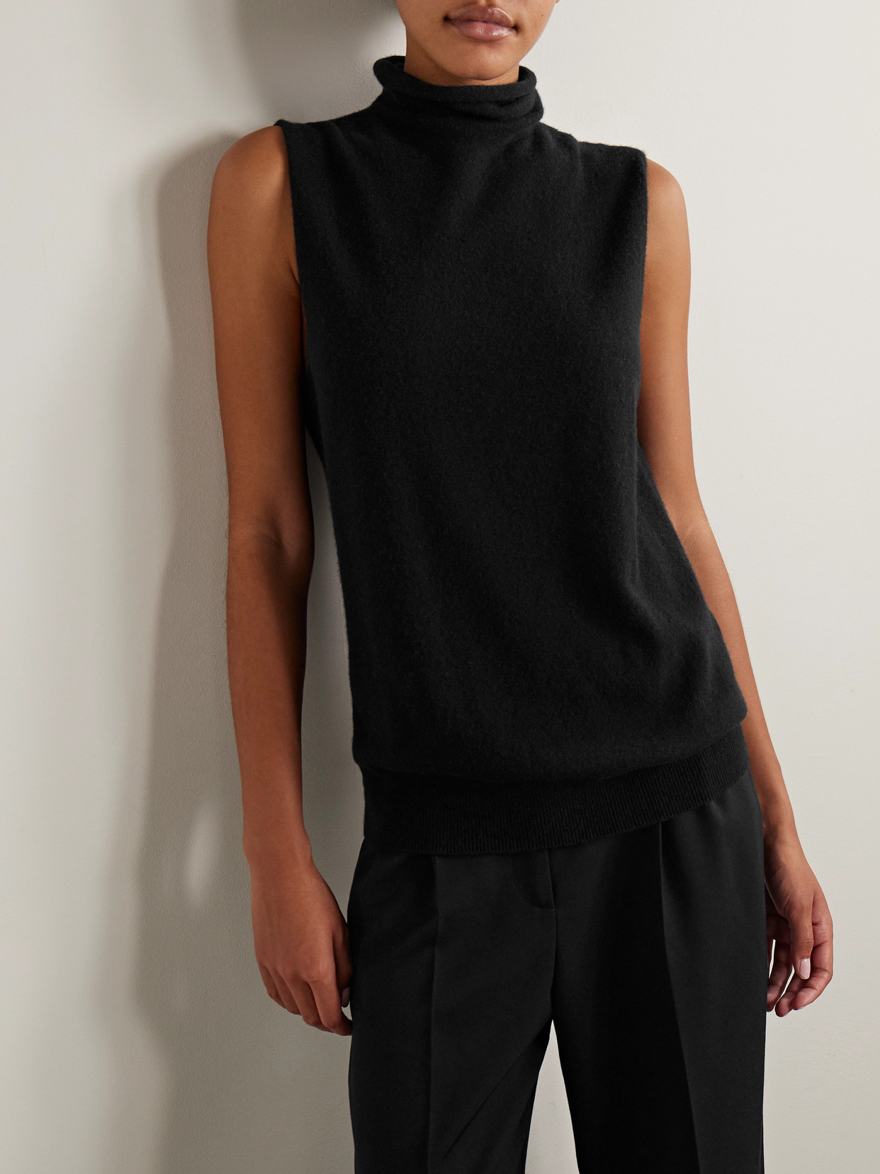 The Row Meritas Cashmere Turtleneck Sweater In Black