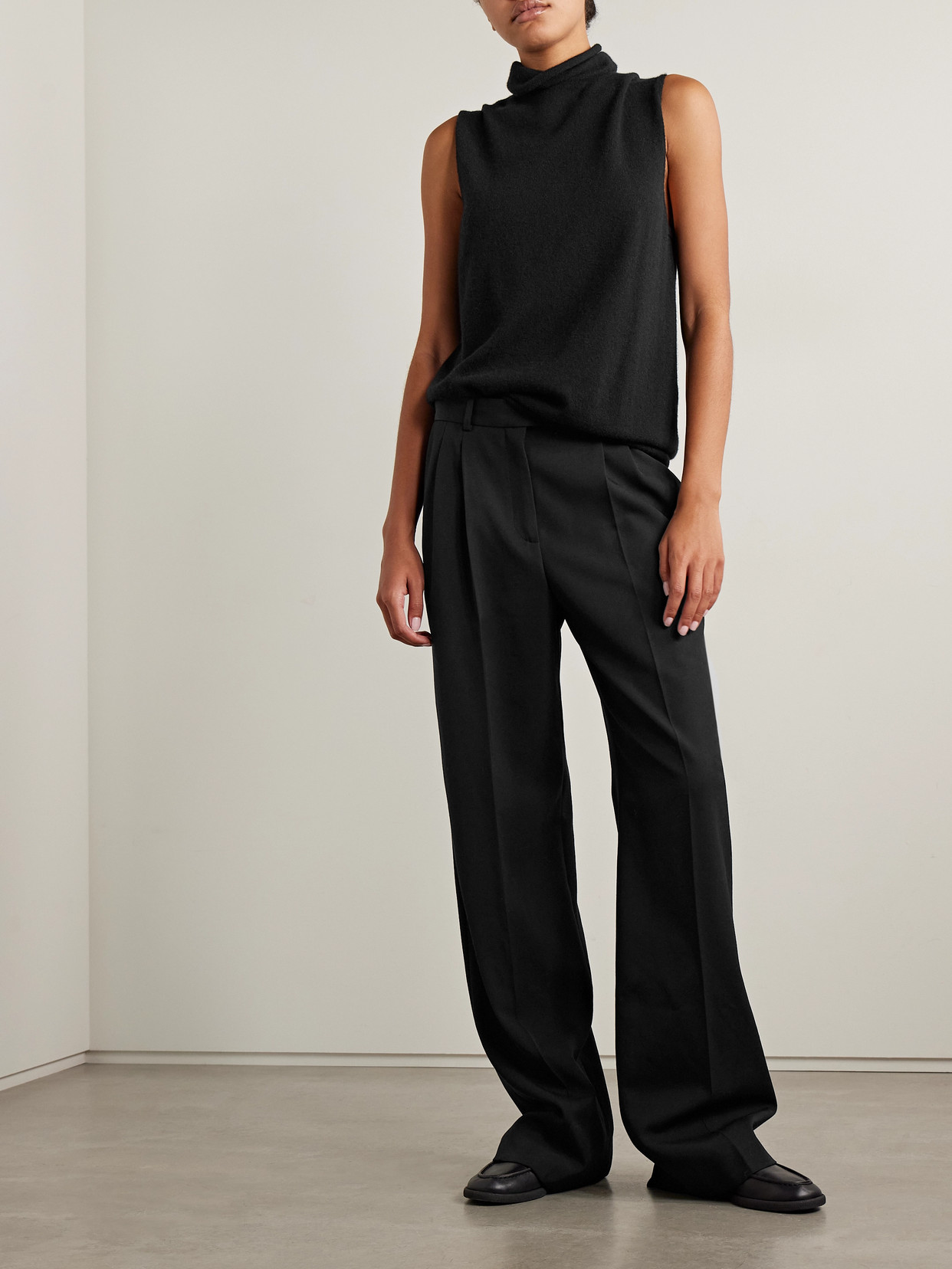 The Row Meritas Cashmere Turtleneck Sweater In Black