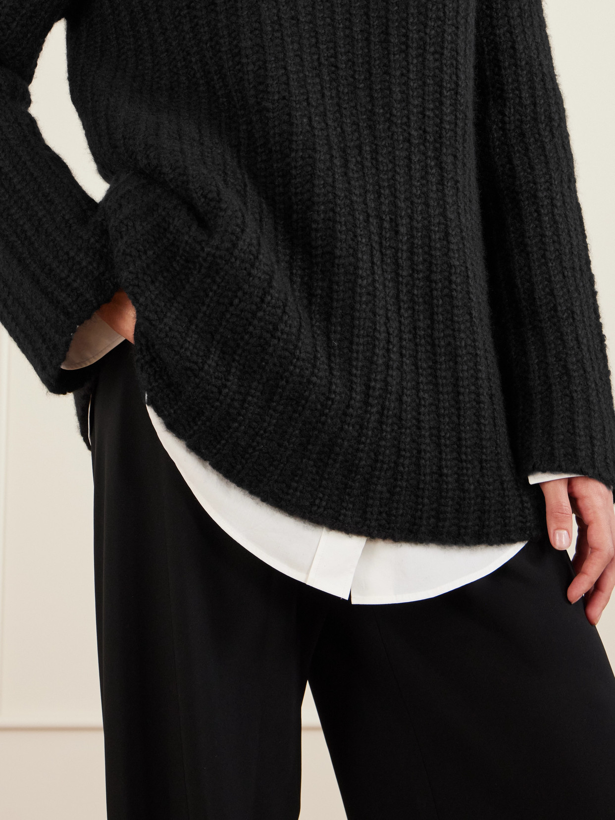 The Row Mirr Ribbed Cashmere Sweater In Black