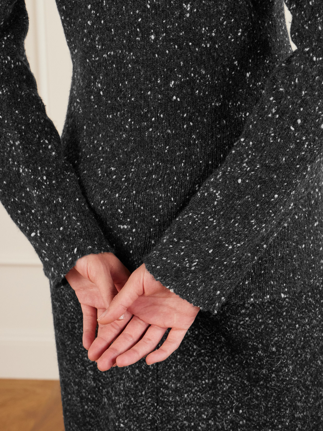 The Row Maira Cashmere Sweater In Gray