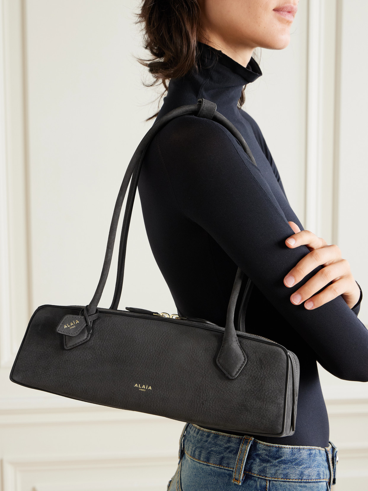 Alaïa Le Teckel Medium Nubuck Shoulder Bag In Gray