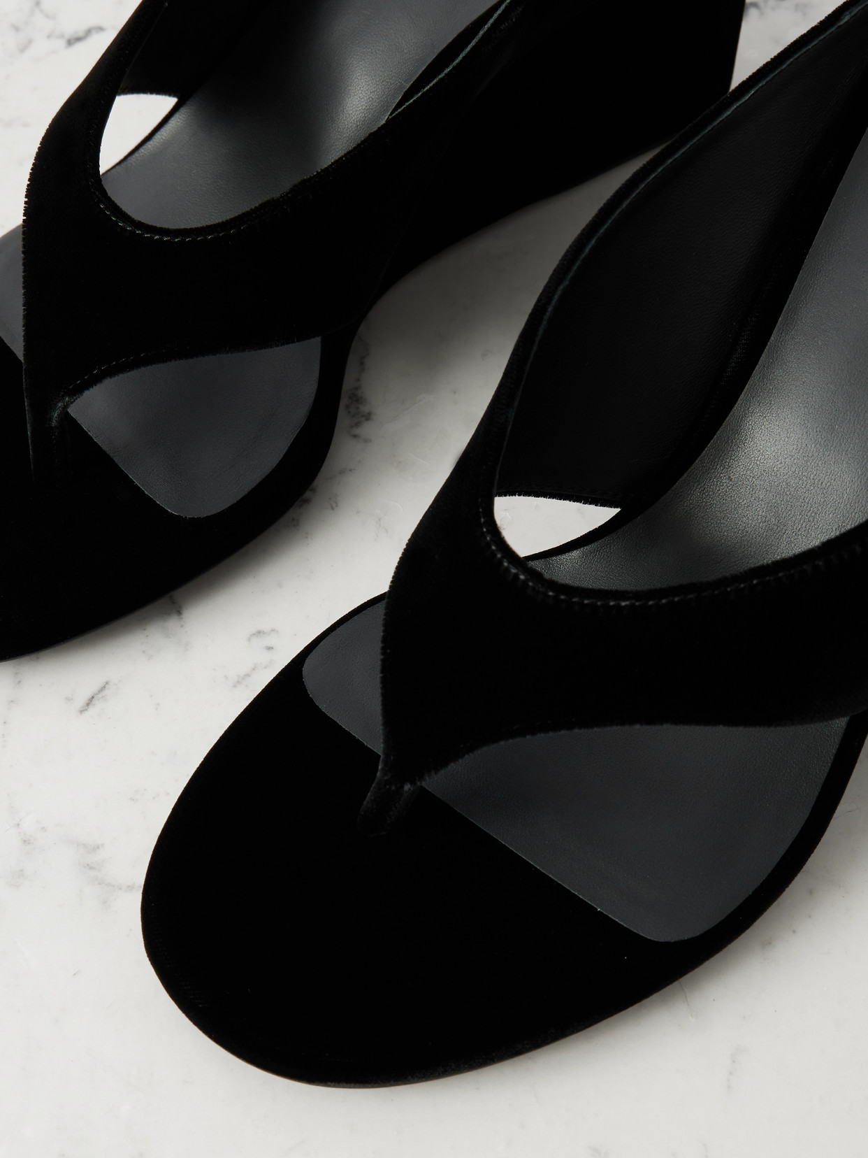 Alaïa Thong Mules With Wedge In Black Velvet In Black