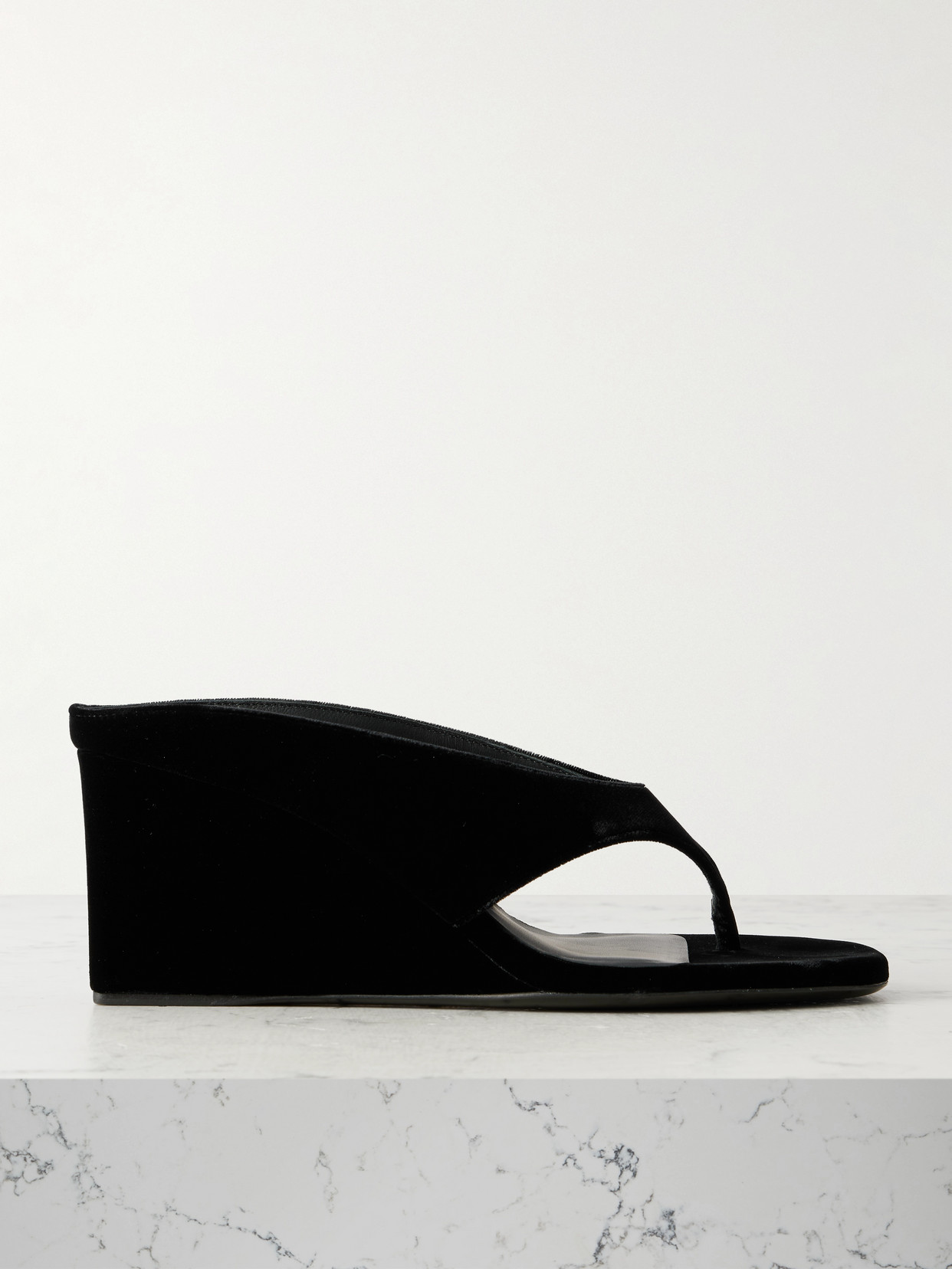 Alaïa Tong 75 Suede Wedge Sandals In Black