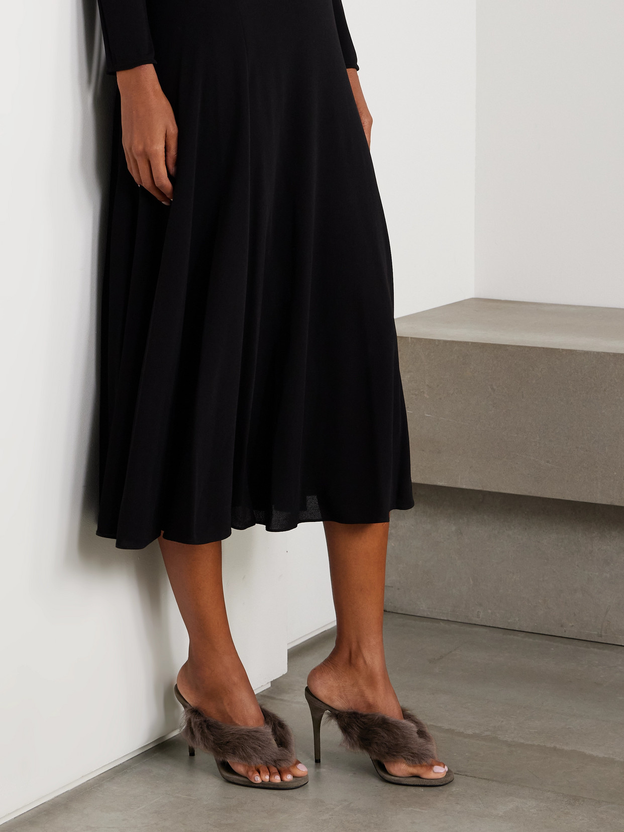 Alaïa Alaia Boudoir 90 Shearling-trimmed Suede Mules In Brown