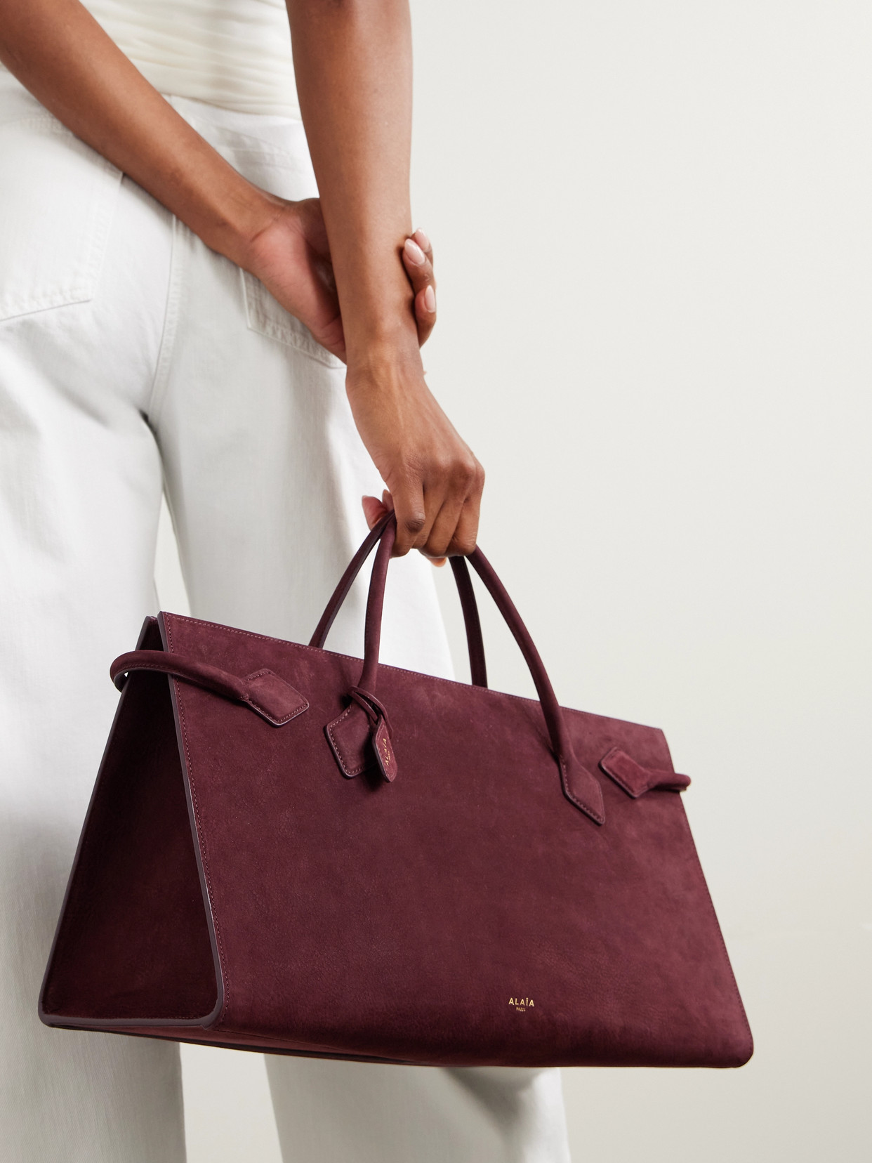 Alaïa East West Nubuck Tote In Burgundy