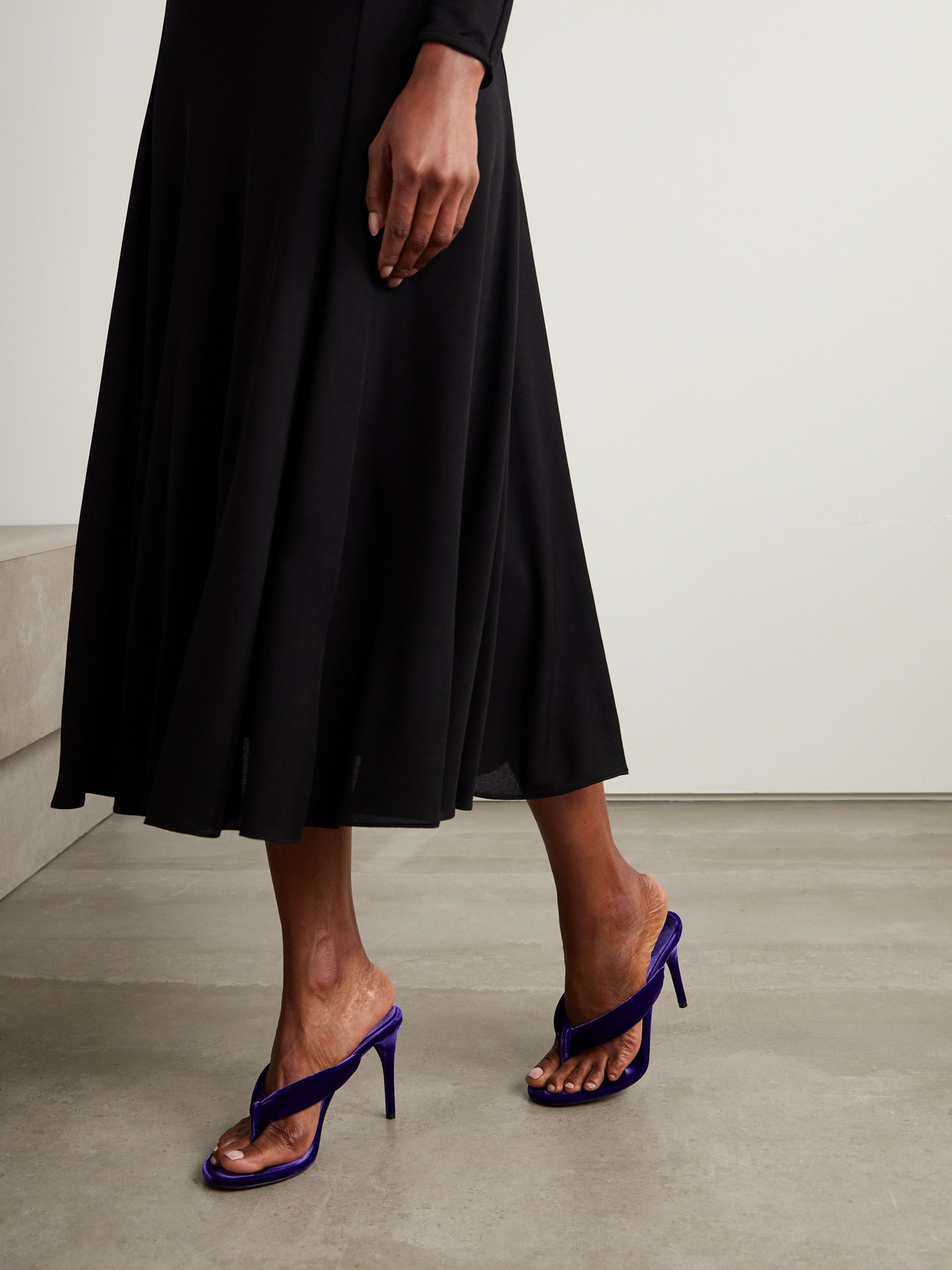 Alaïa 90 Velvet Mules In Purple